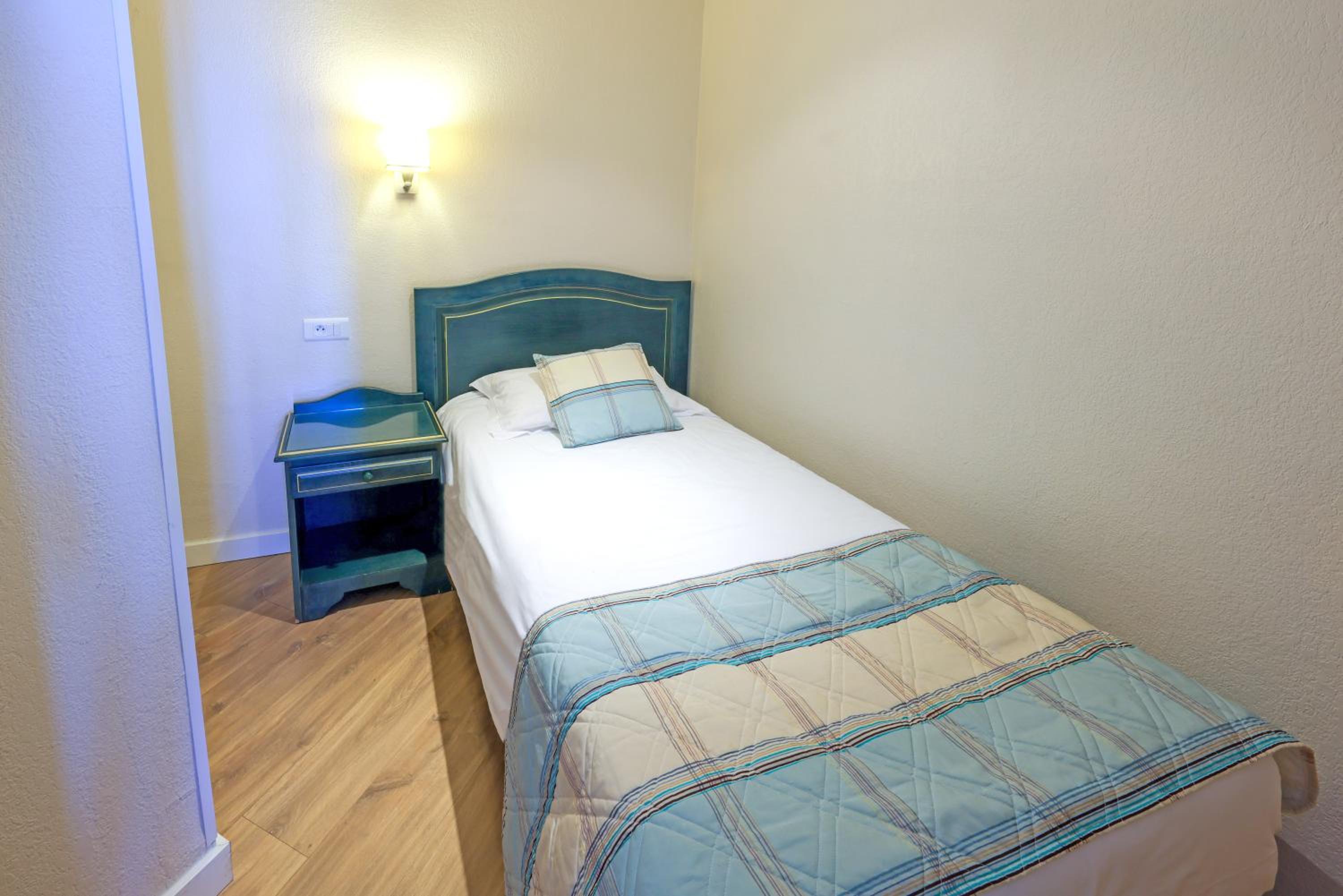 Standard Triple Room with  Partial Sea View photo 1