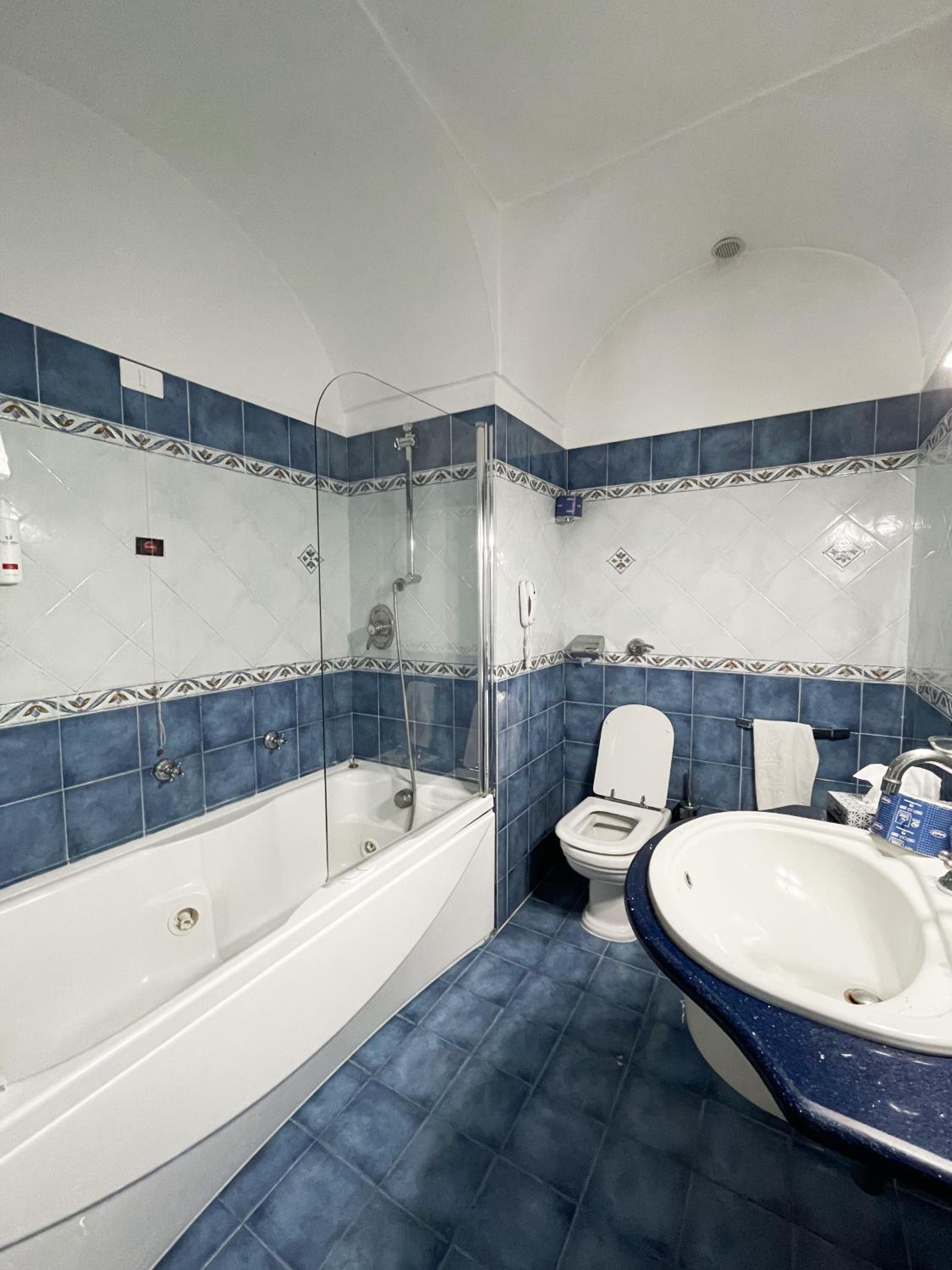 Deluxe Double Room with Sea View - Photo 3