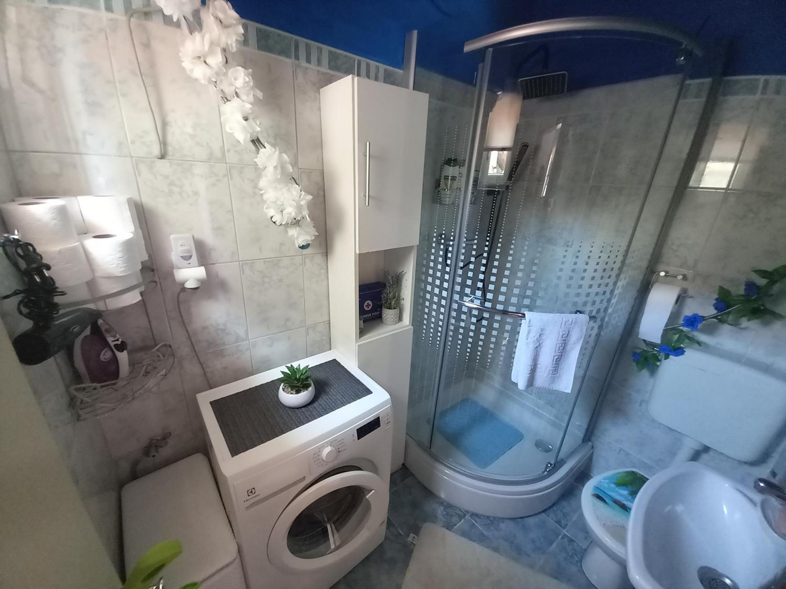 Two-Bedroom Apartment - Photo 31