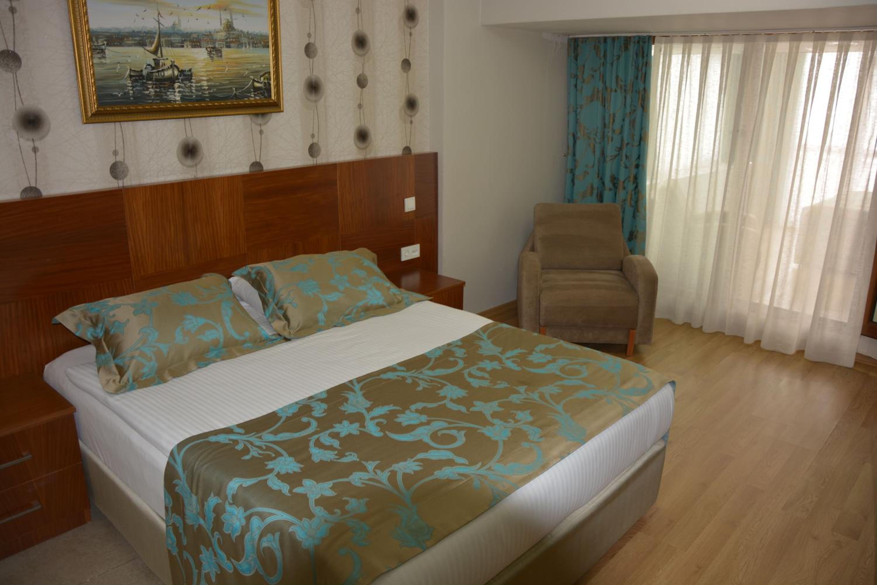 Quadruple Room with Shared Bathroom photo 3