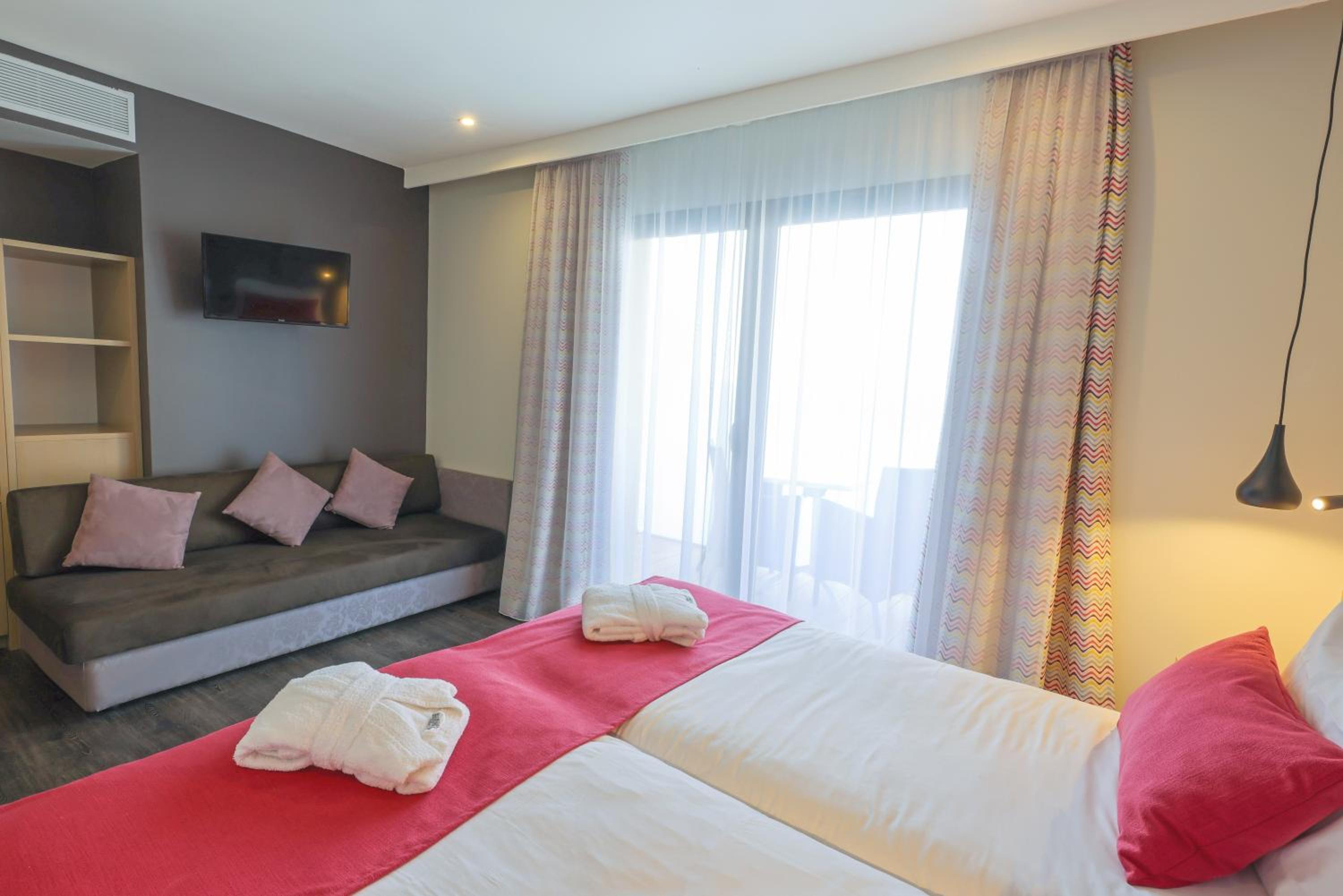 Superior Triple Room with Sea View - Front Sea View photo 1