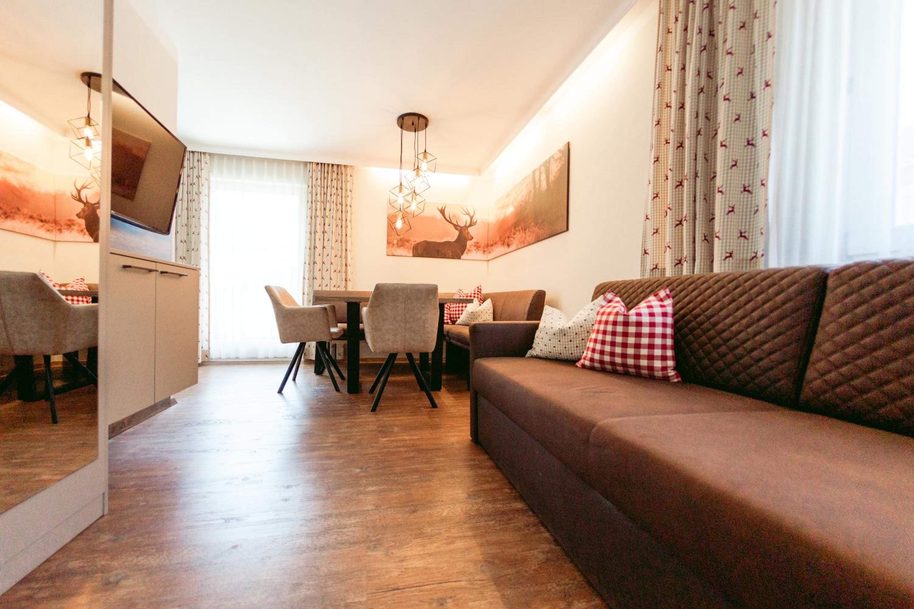 Apartment with Mountain View