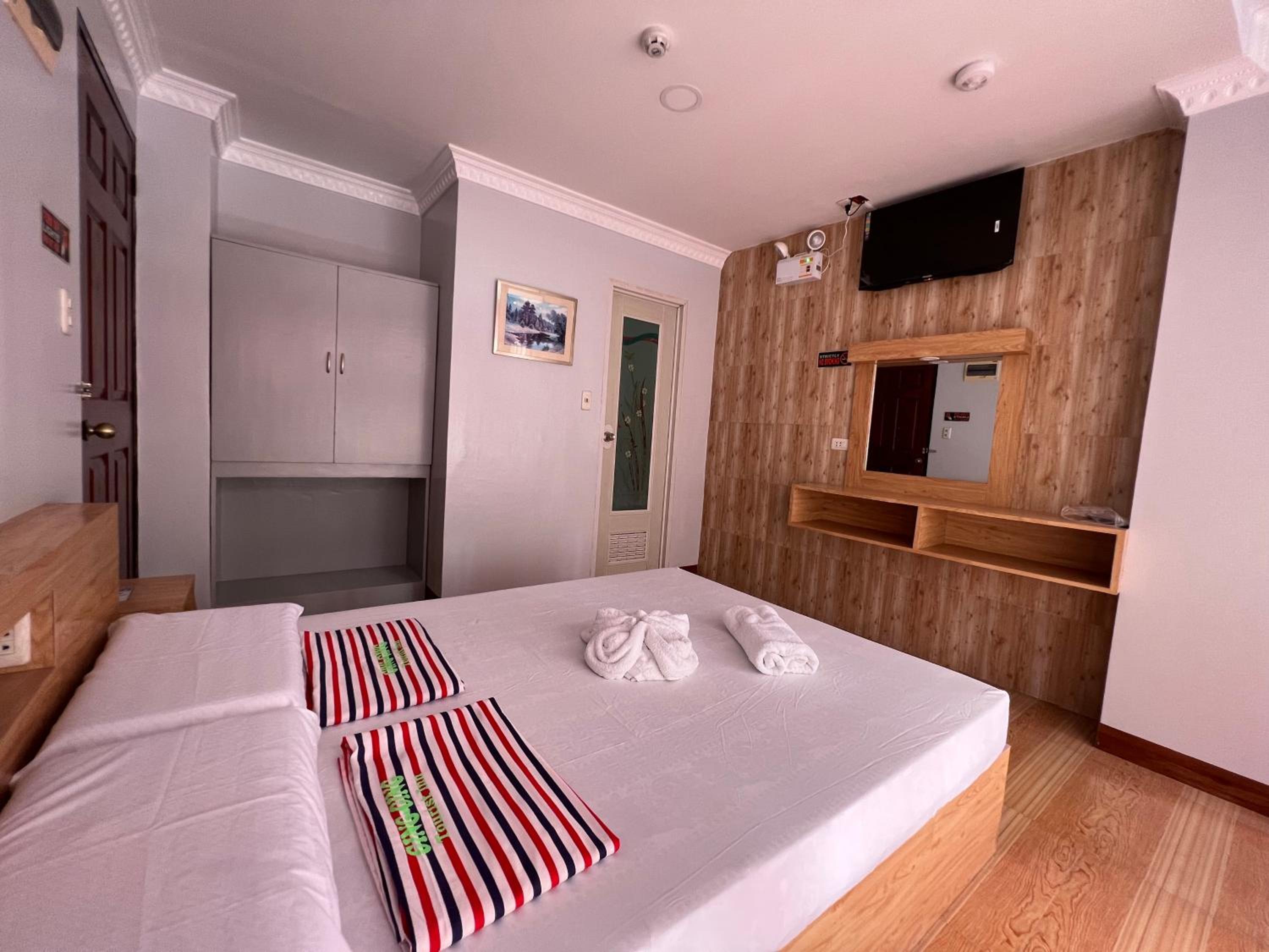 Double Room with Balcony - Photo 4