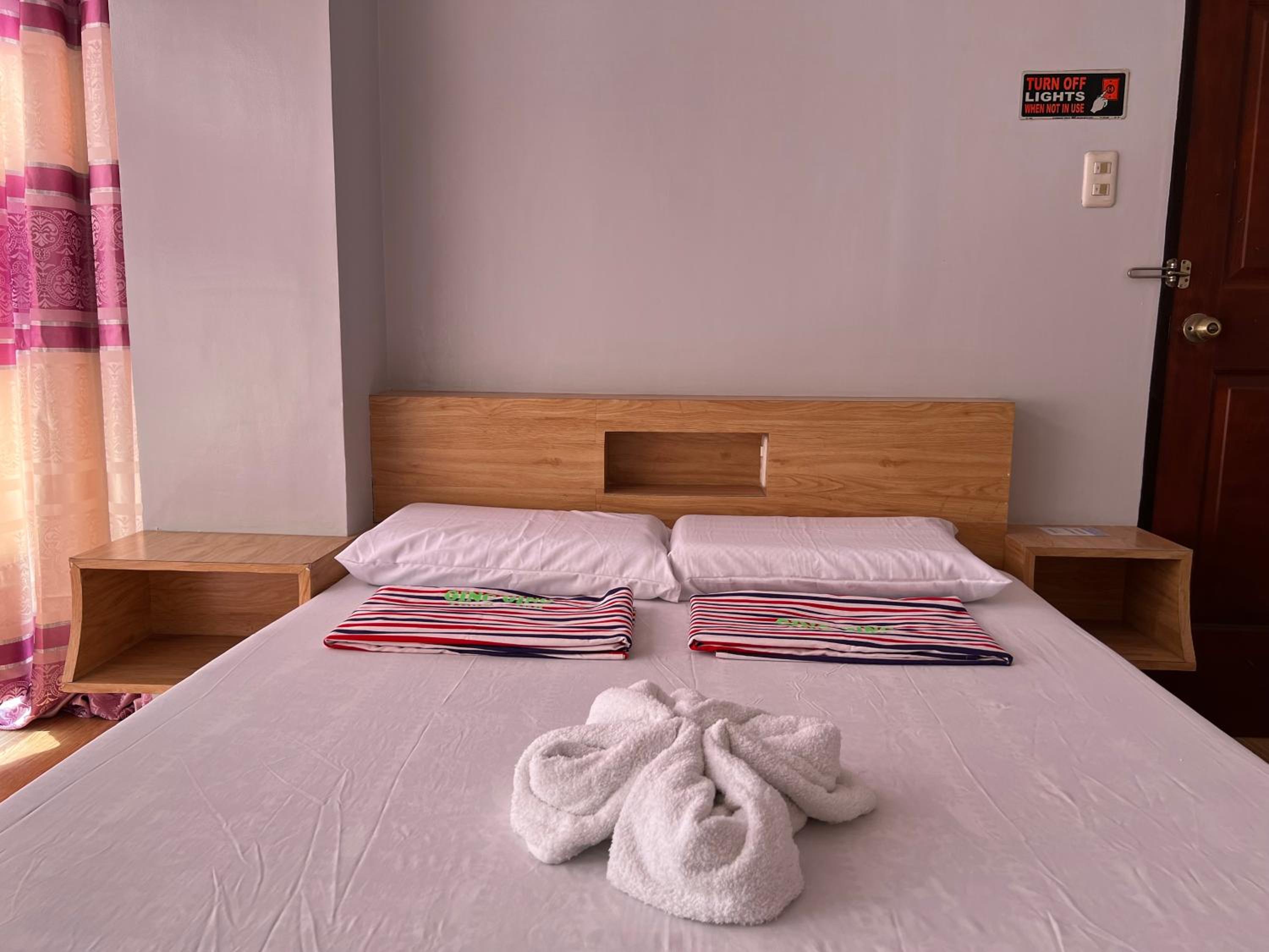 Double Room with Balcony - Photo 6