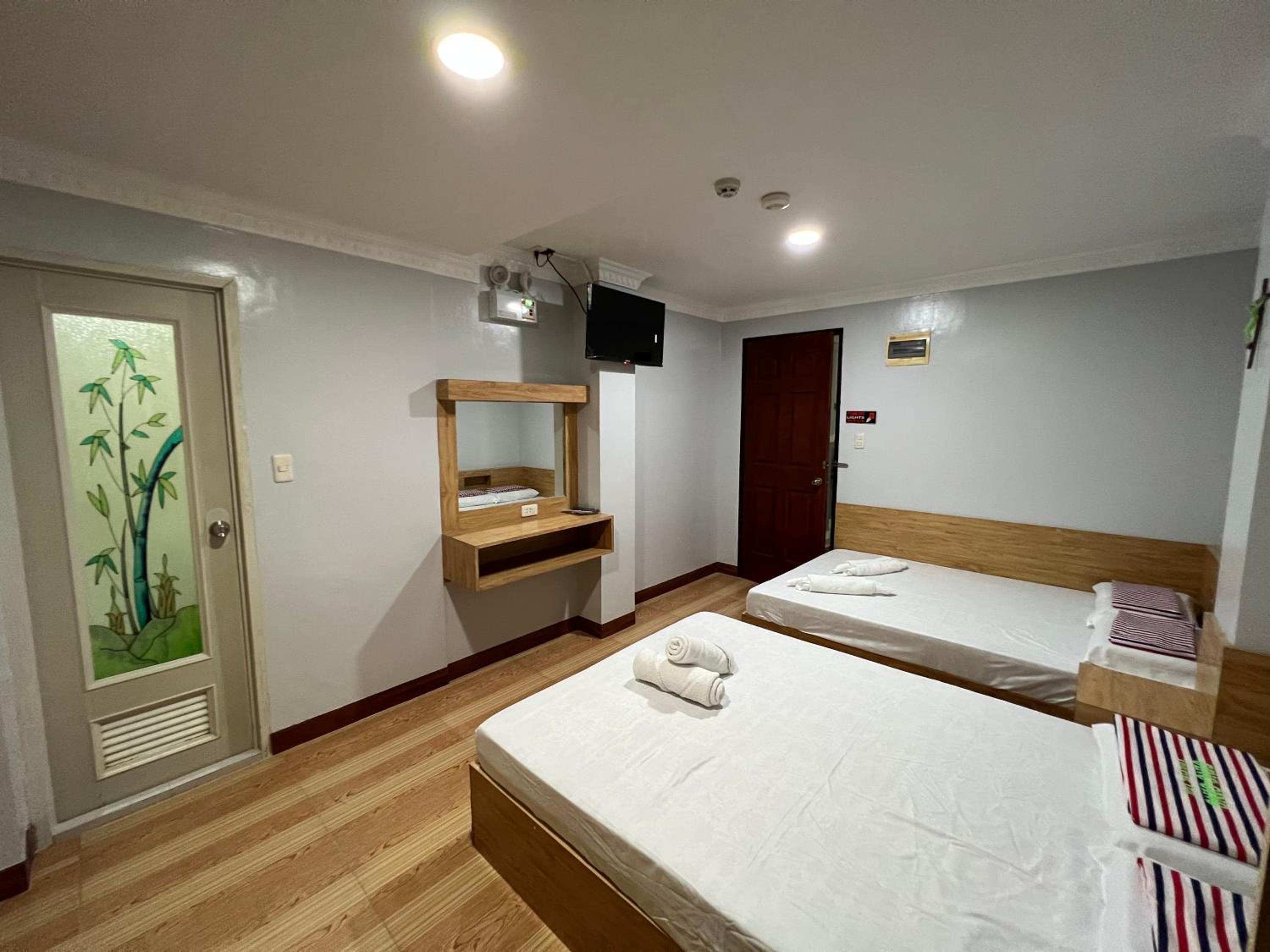 Economy Twin Room - Photo 5