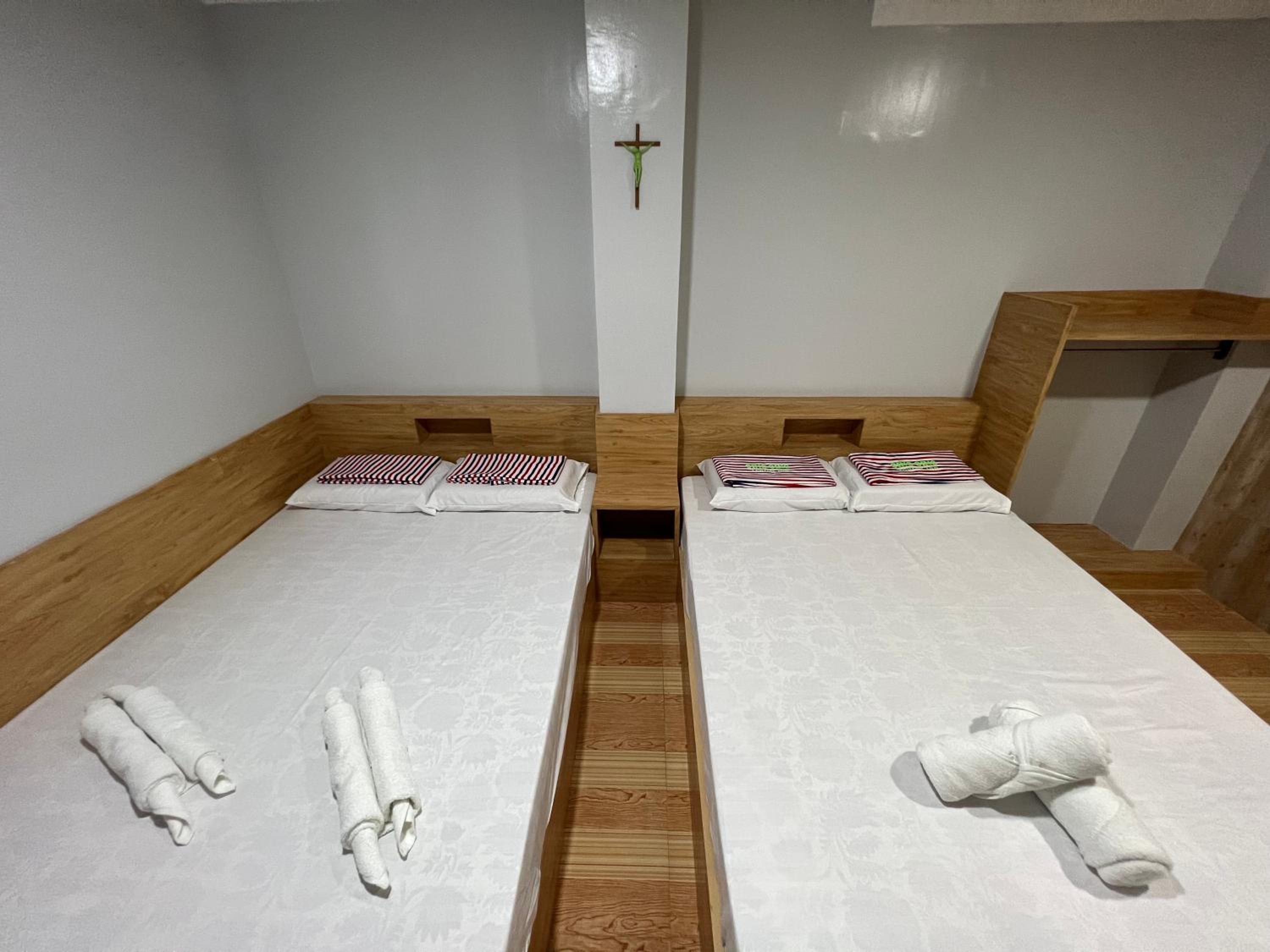Economy Twin Room - Photo 7