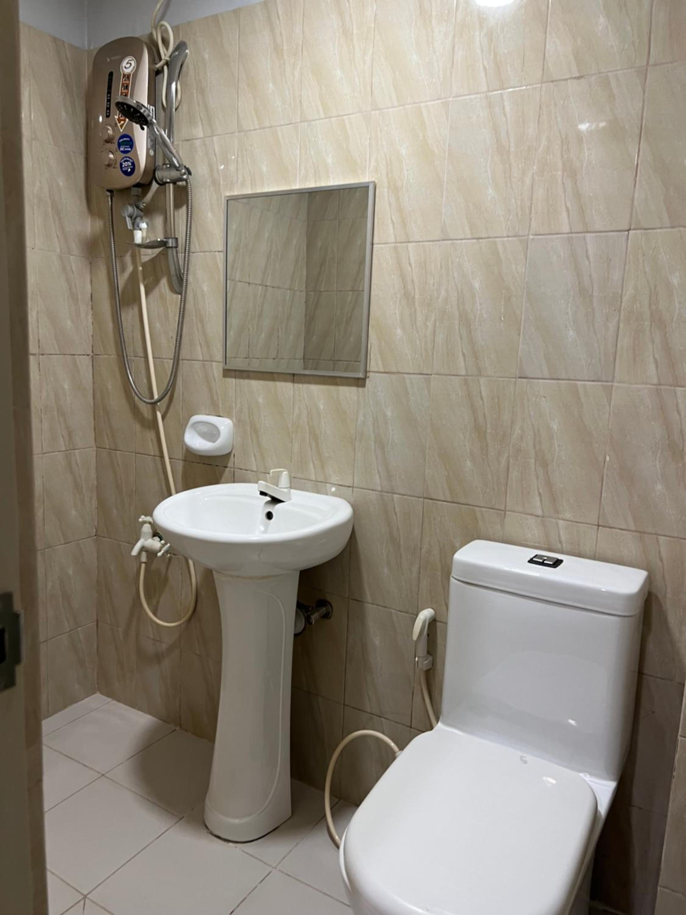 Economy Twin Room - Photo 8