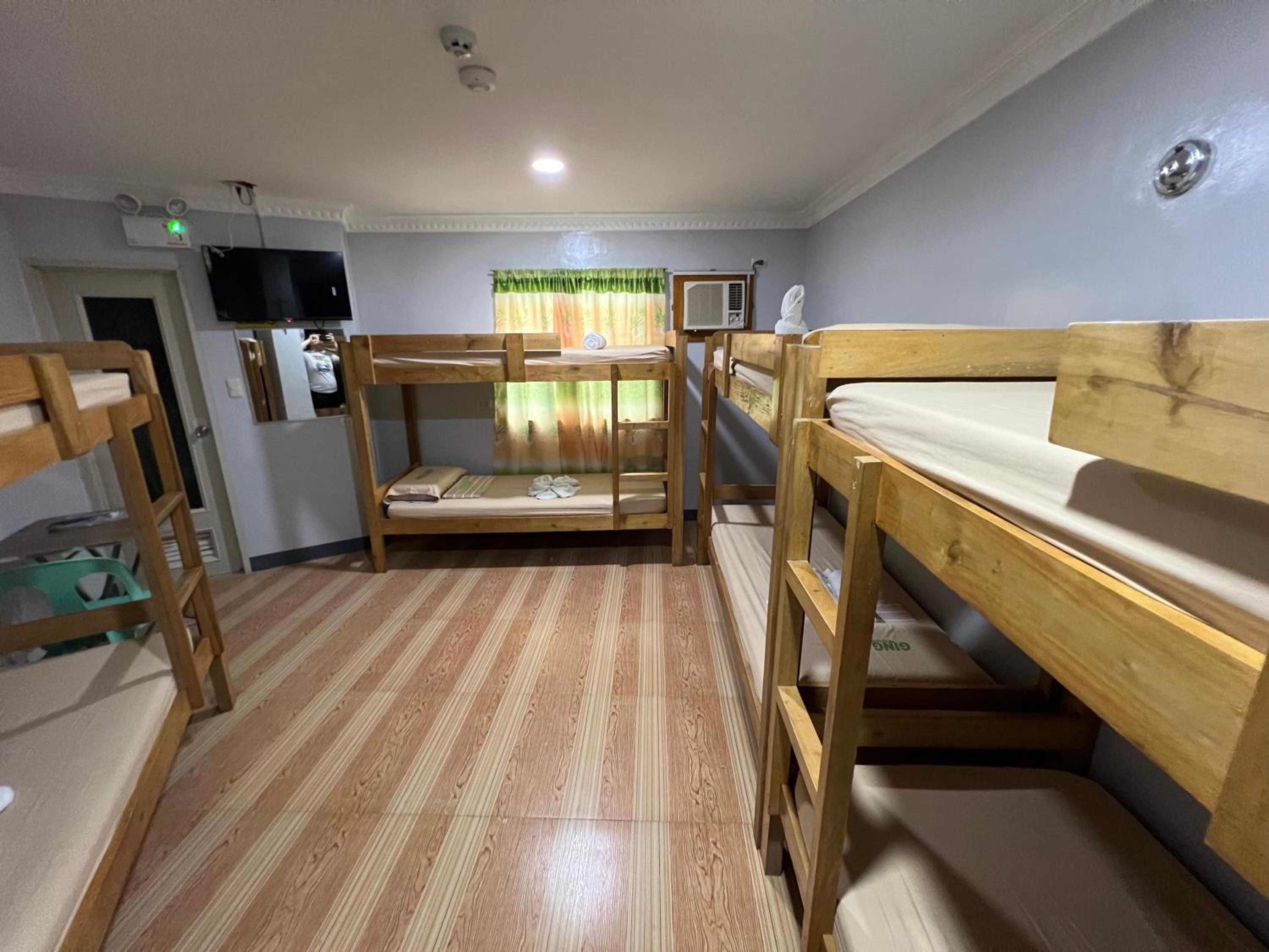 10-Bed Mixed Dormitory Room photo 3