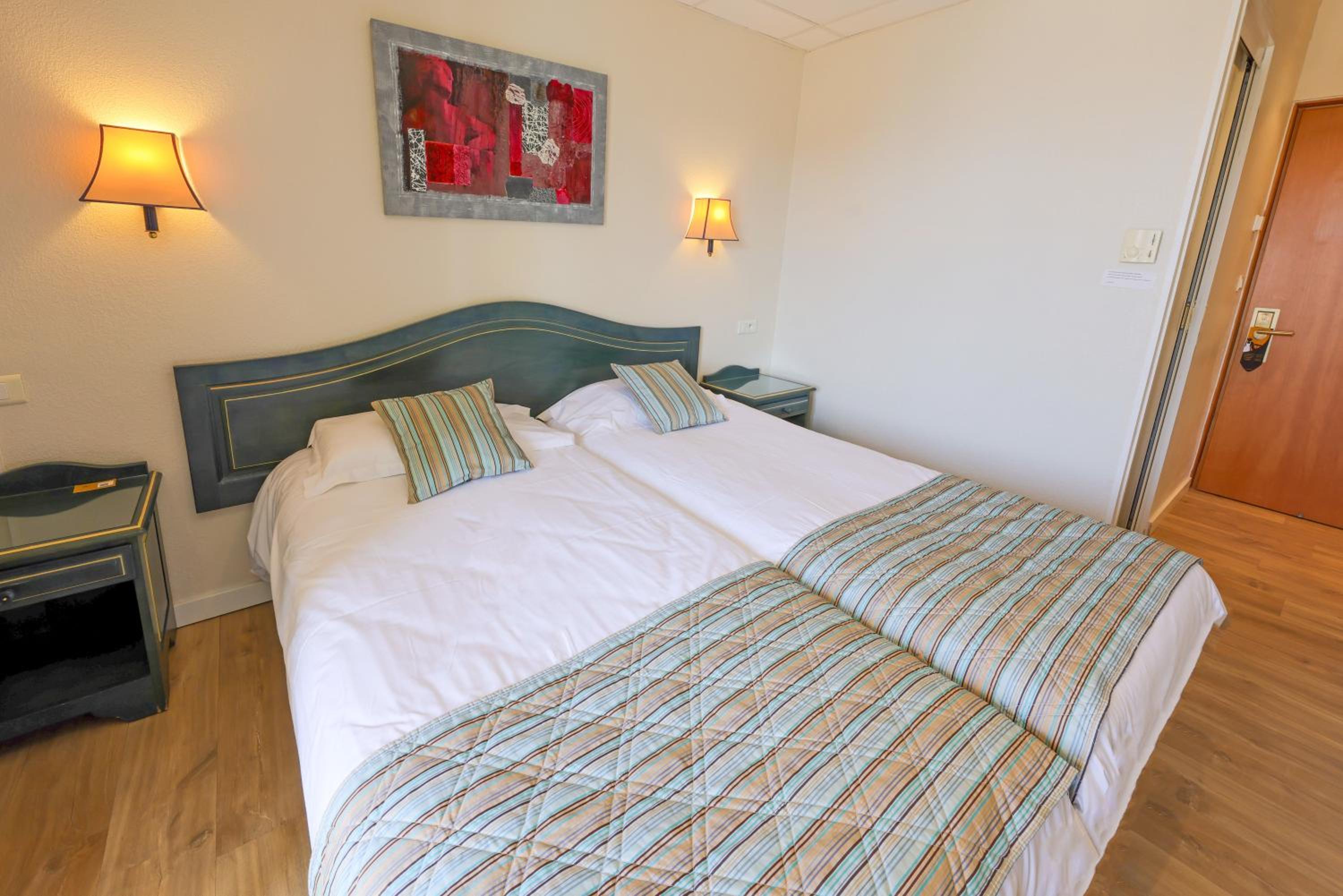 Standard Twin Room with Garden View photo 2