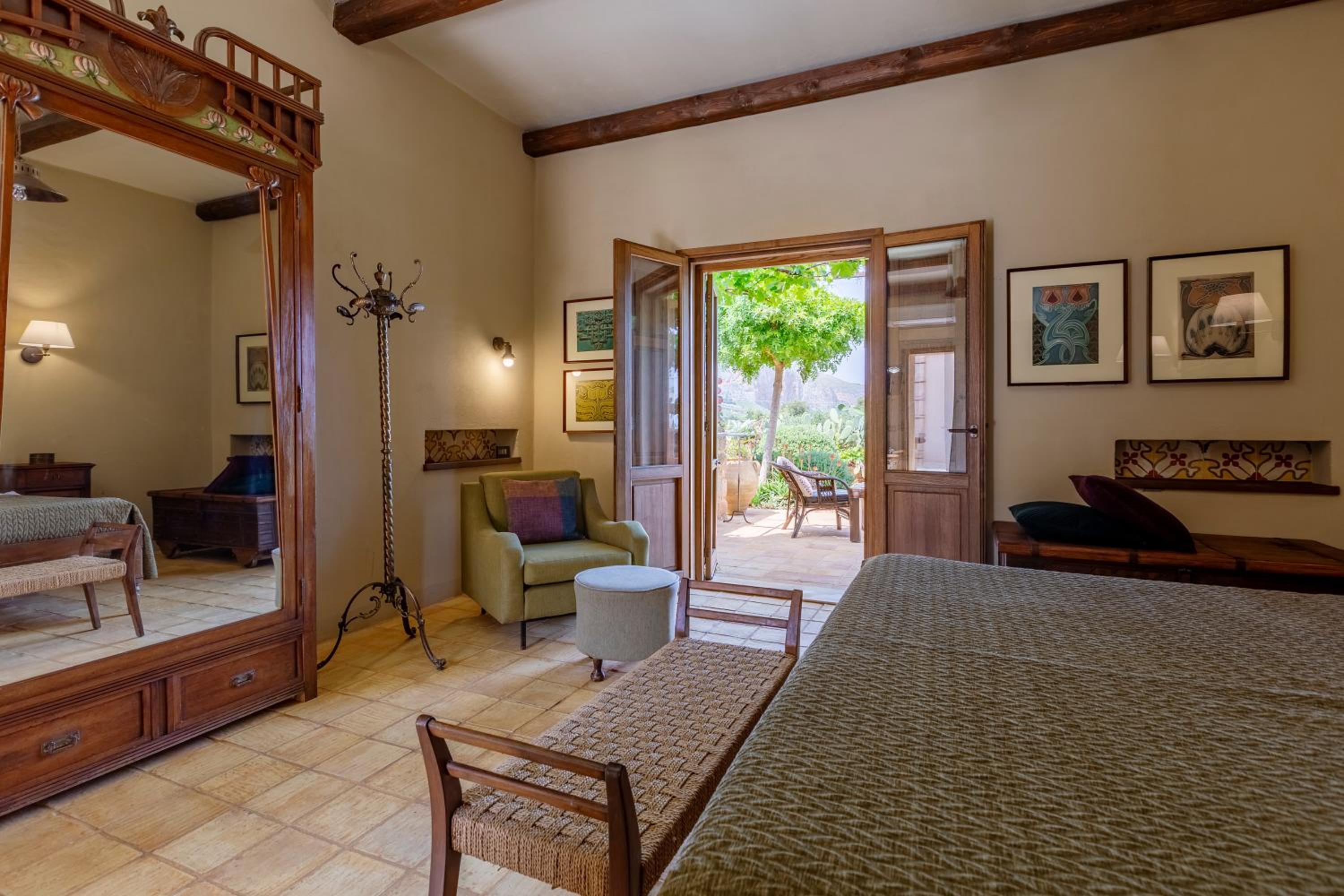 Deluxe Triple Room with Mountain and Sea view photo 1