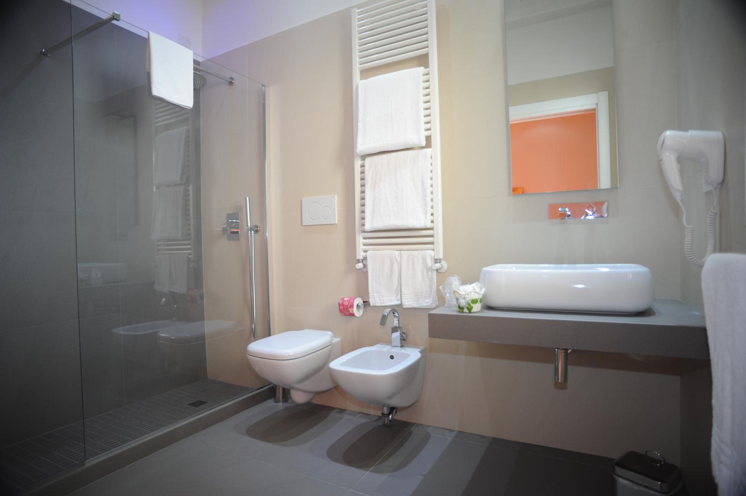 Triple Room with Private Bathroom - Photo 5