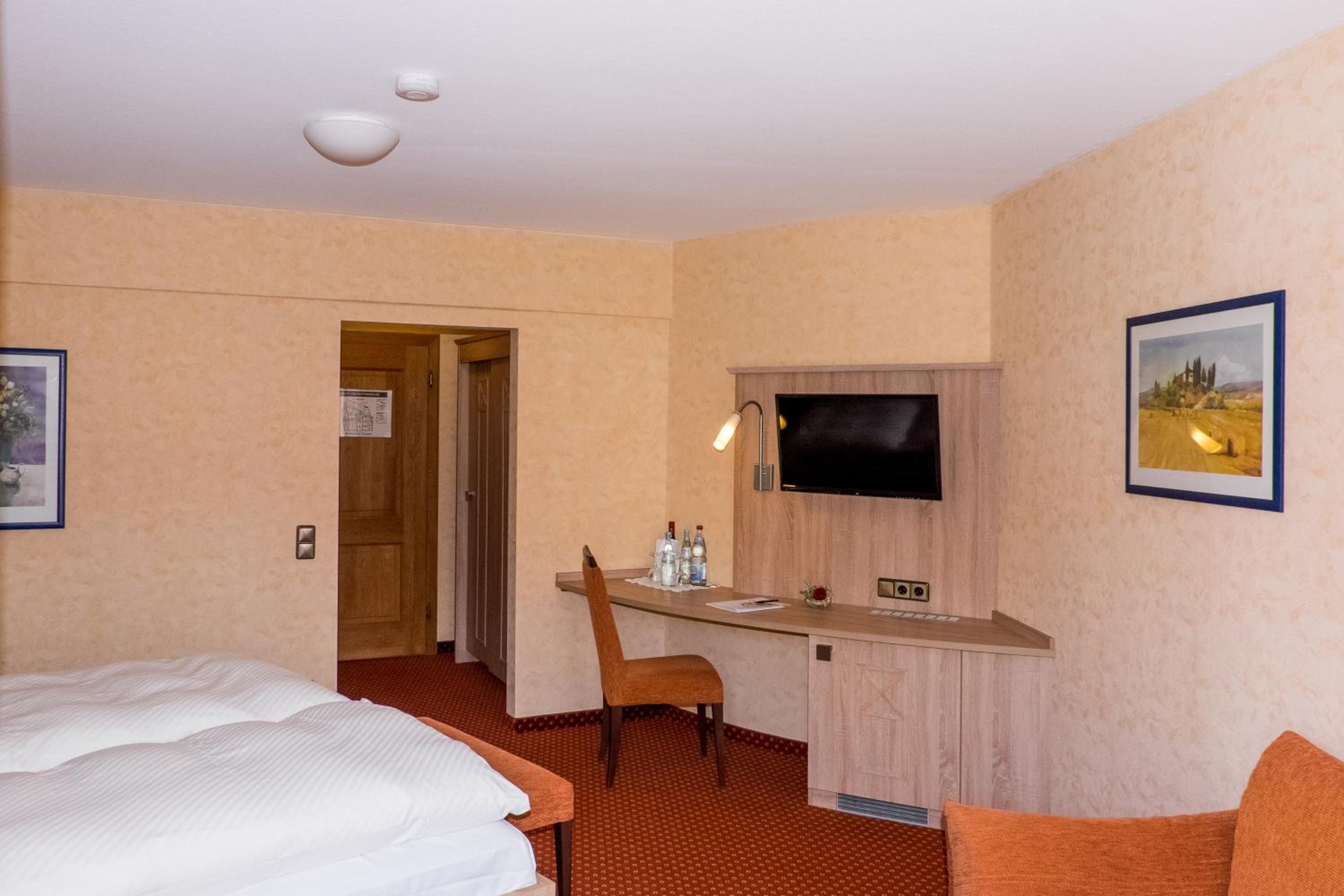 Double or Twin Room - Photo 3