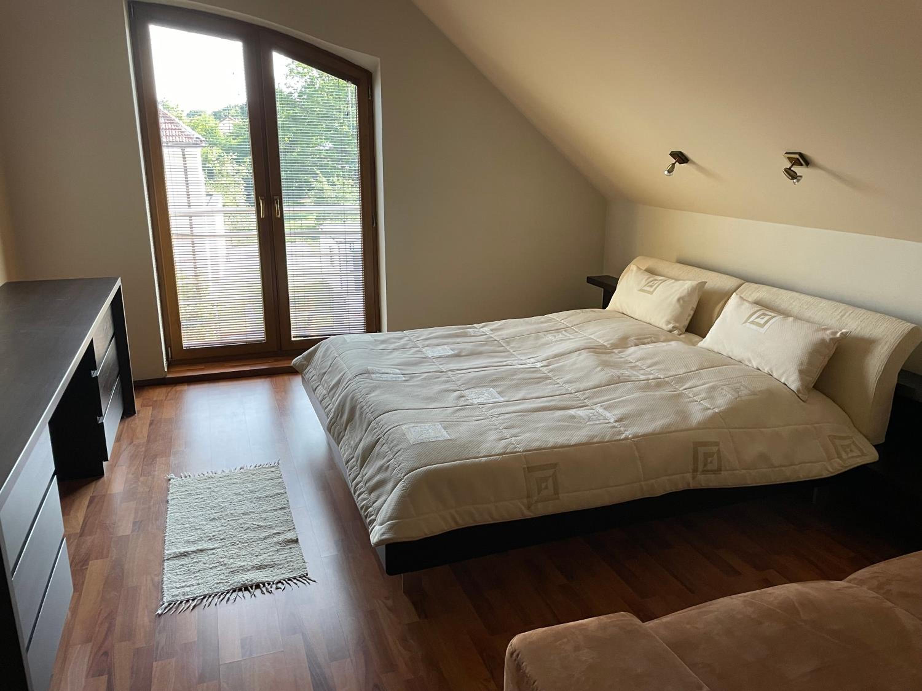 One-Bedroom Apartment photo 2