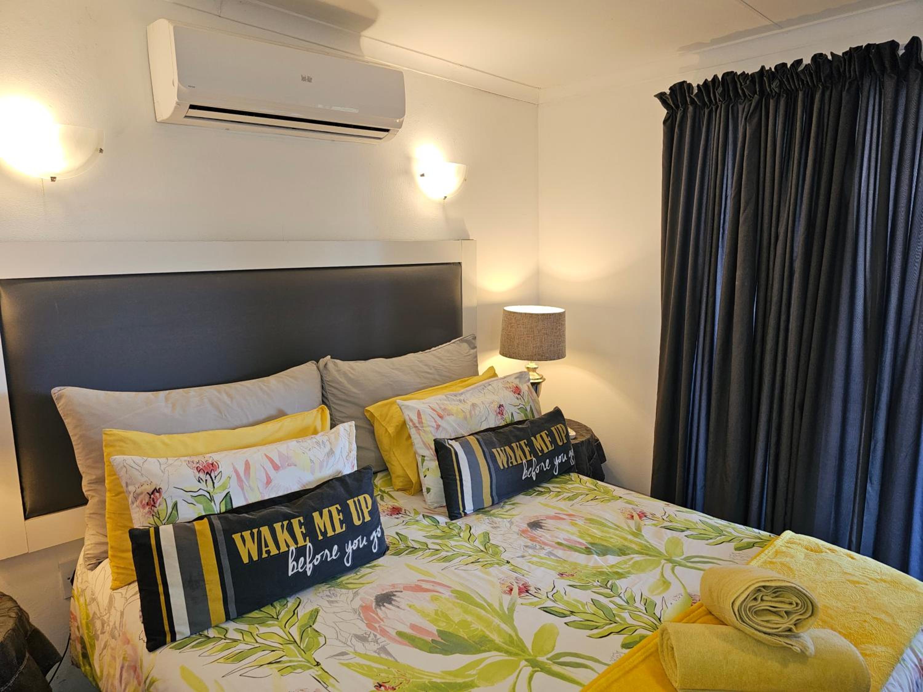 Deluxe Queen Room - Photo 17