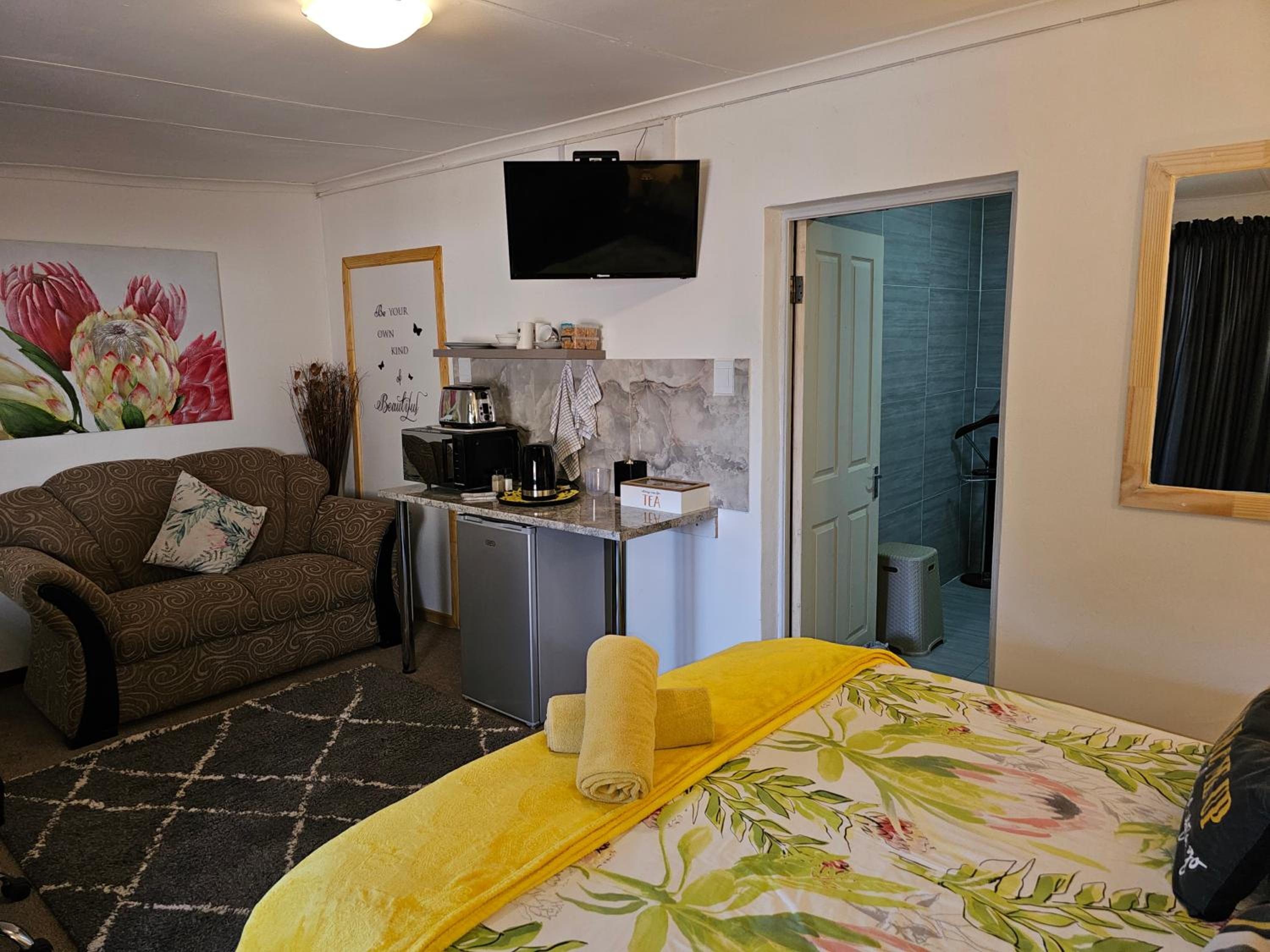 Deluxe Queen Room - Photo 15
