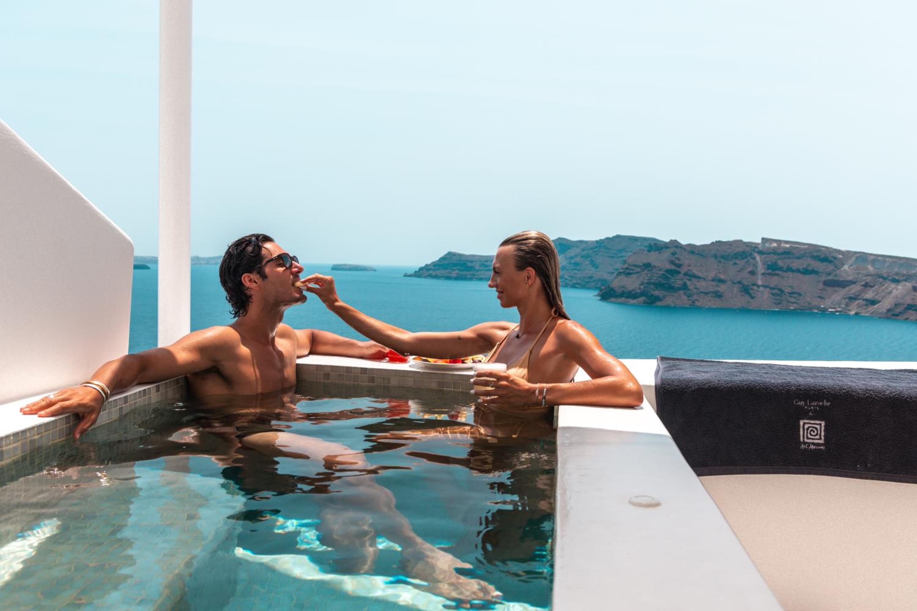 Exclusive Suite with Hot Tub and Volcano View - Photo 16