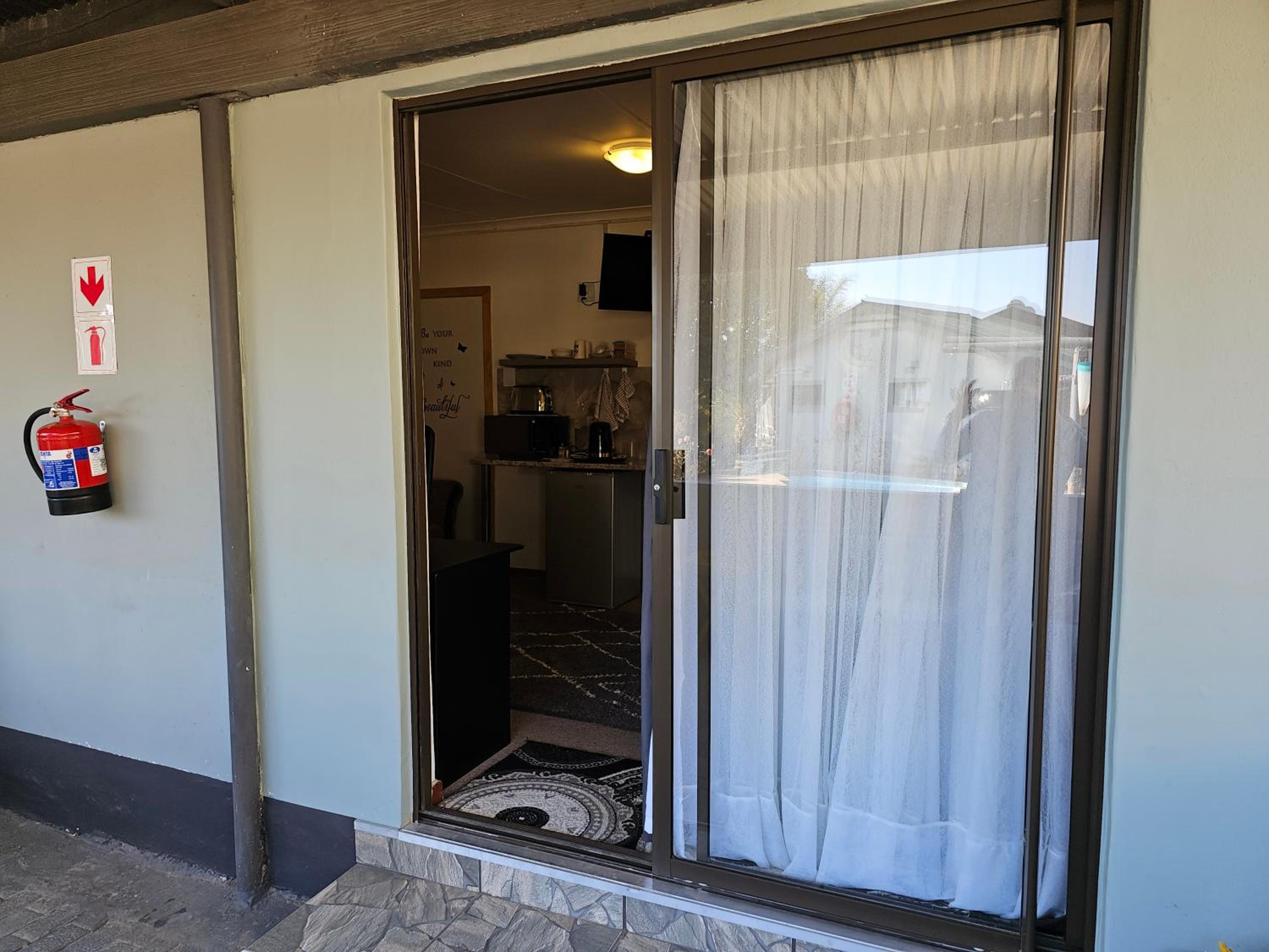 Deluxe Queen Room - Photo 10
