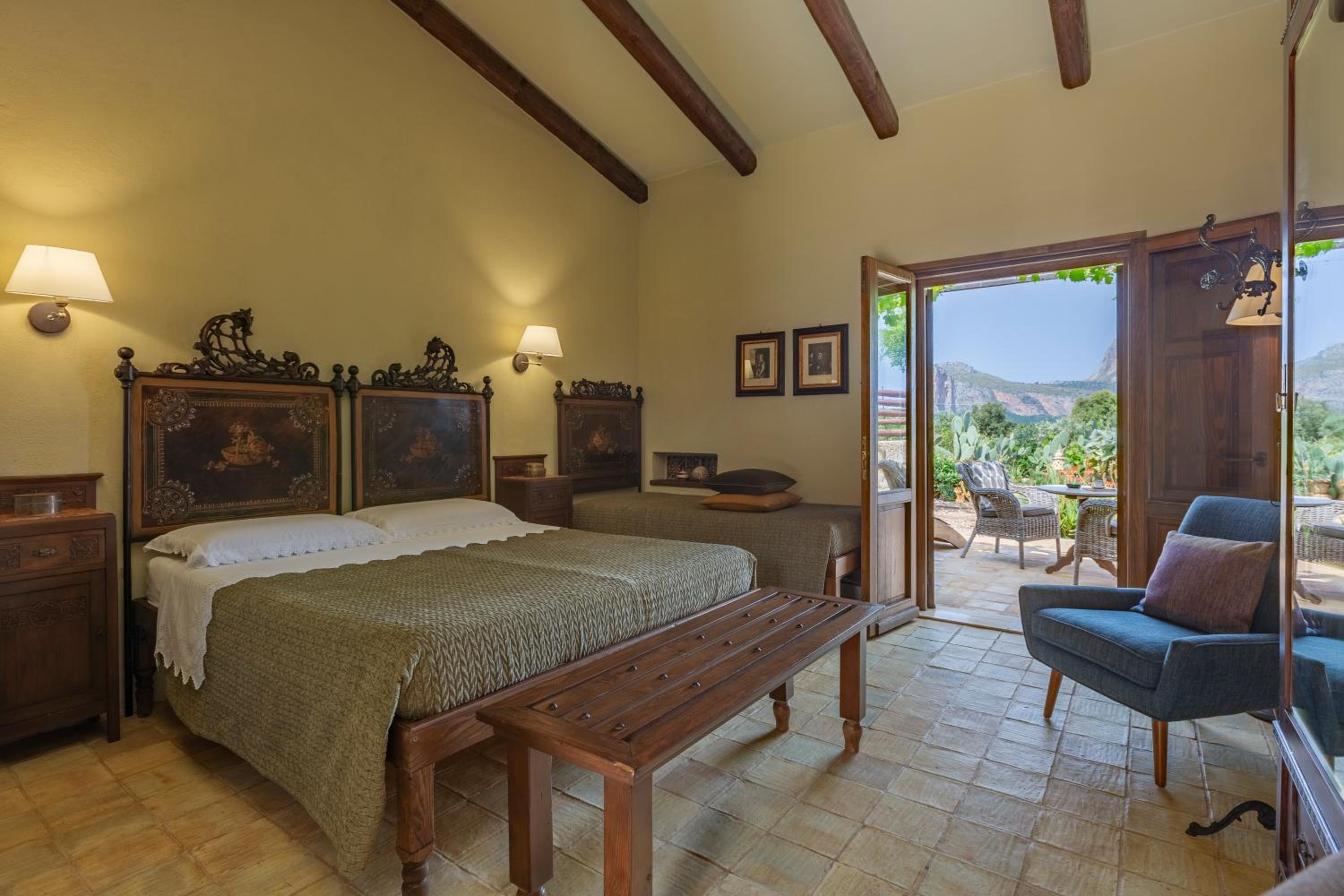 Deluxe Triple Room with Mountain and Sea view photo 2