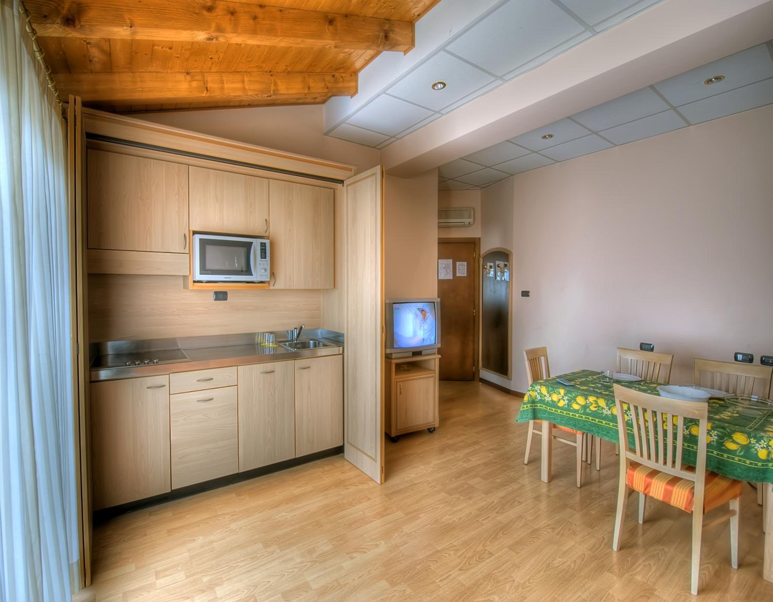 Suite - Photo 3