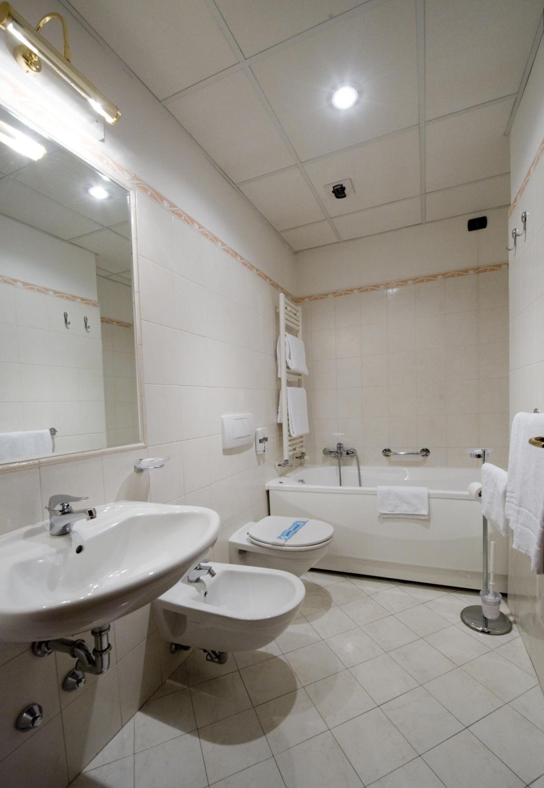 Suite - Photo 2