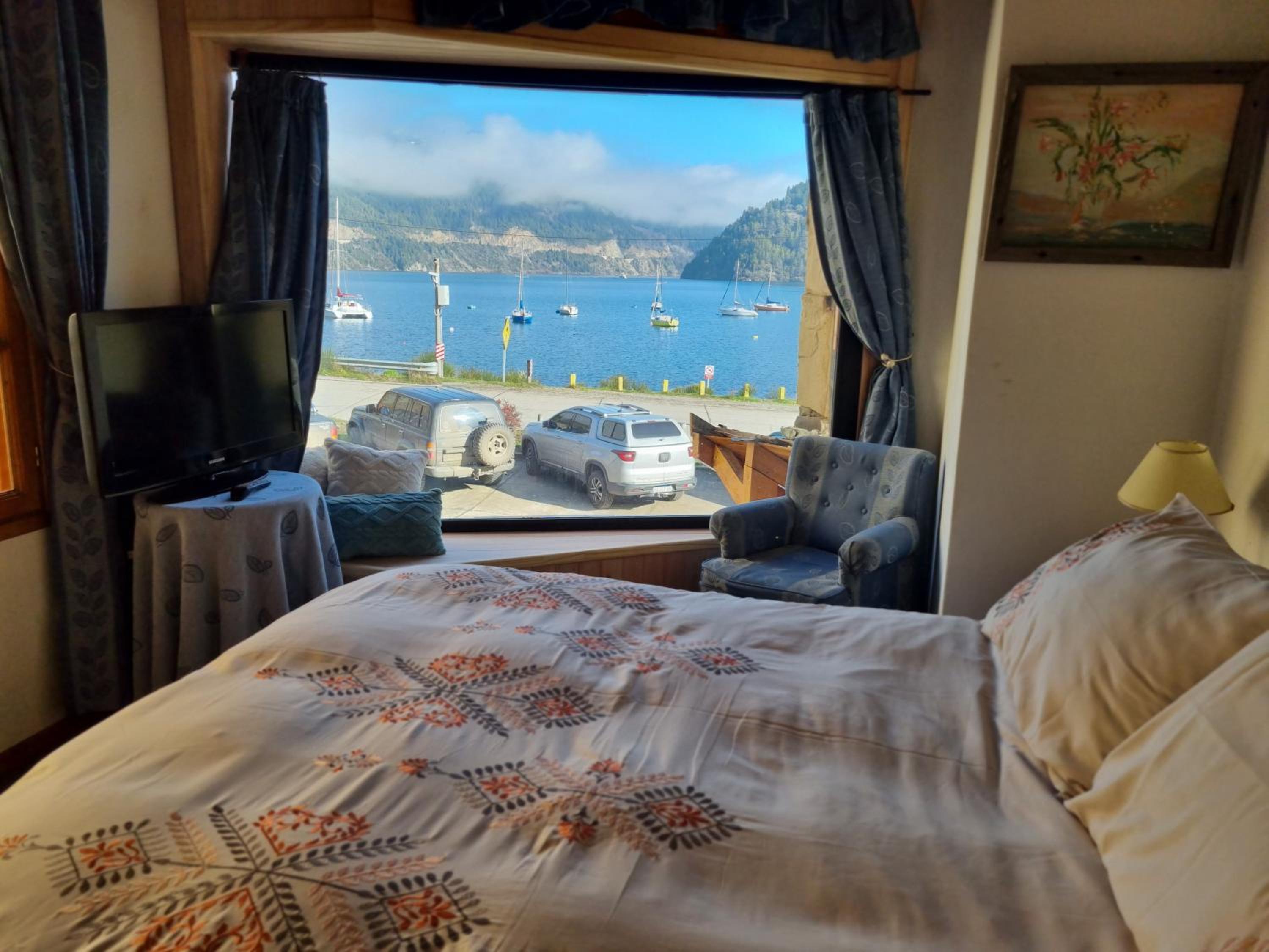 Cabin With Lake View photo 3