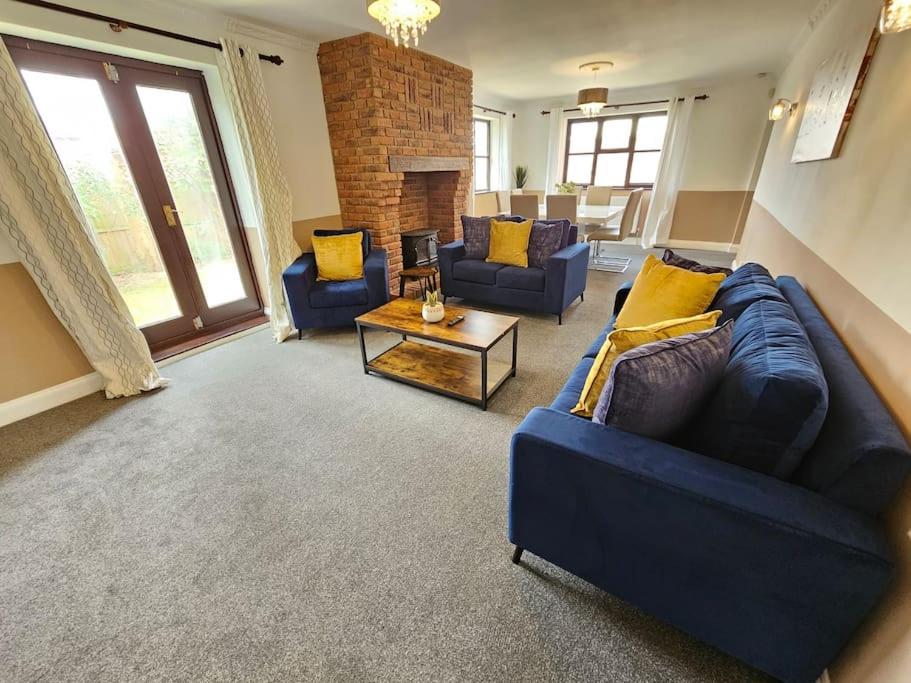 Six-Bedroom House photo 1