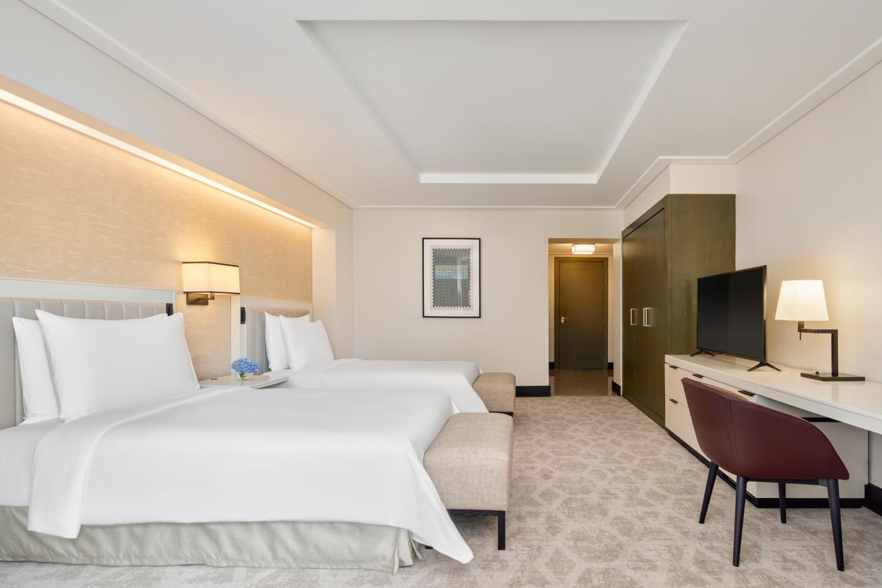 Deluxe Room Twin City View - Photo 5