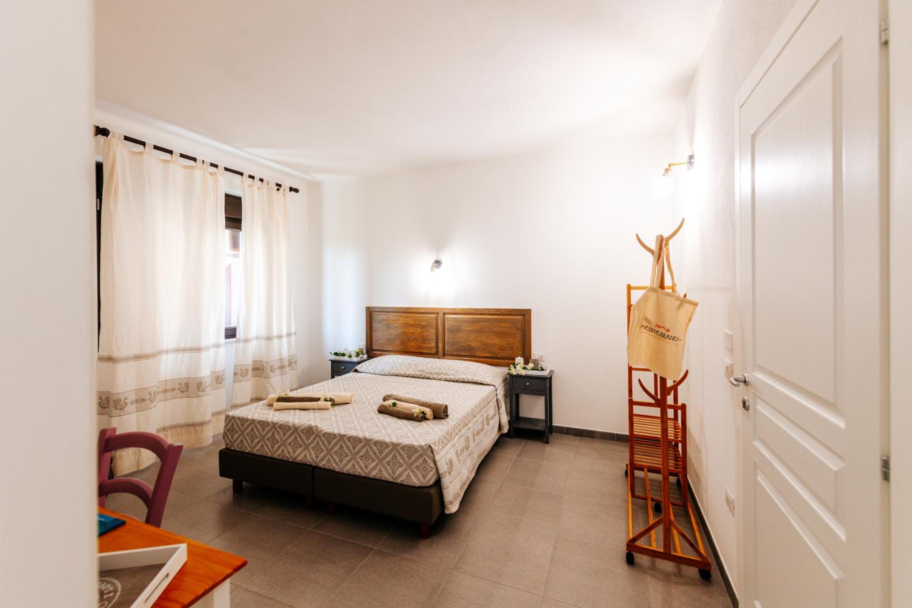 Double or Twin Room with Private Bathroom photo 3