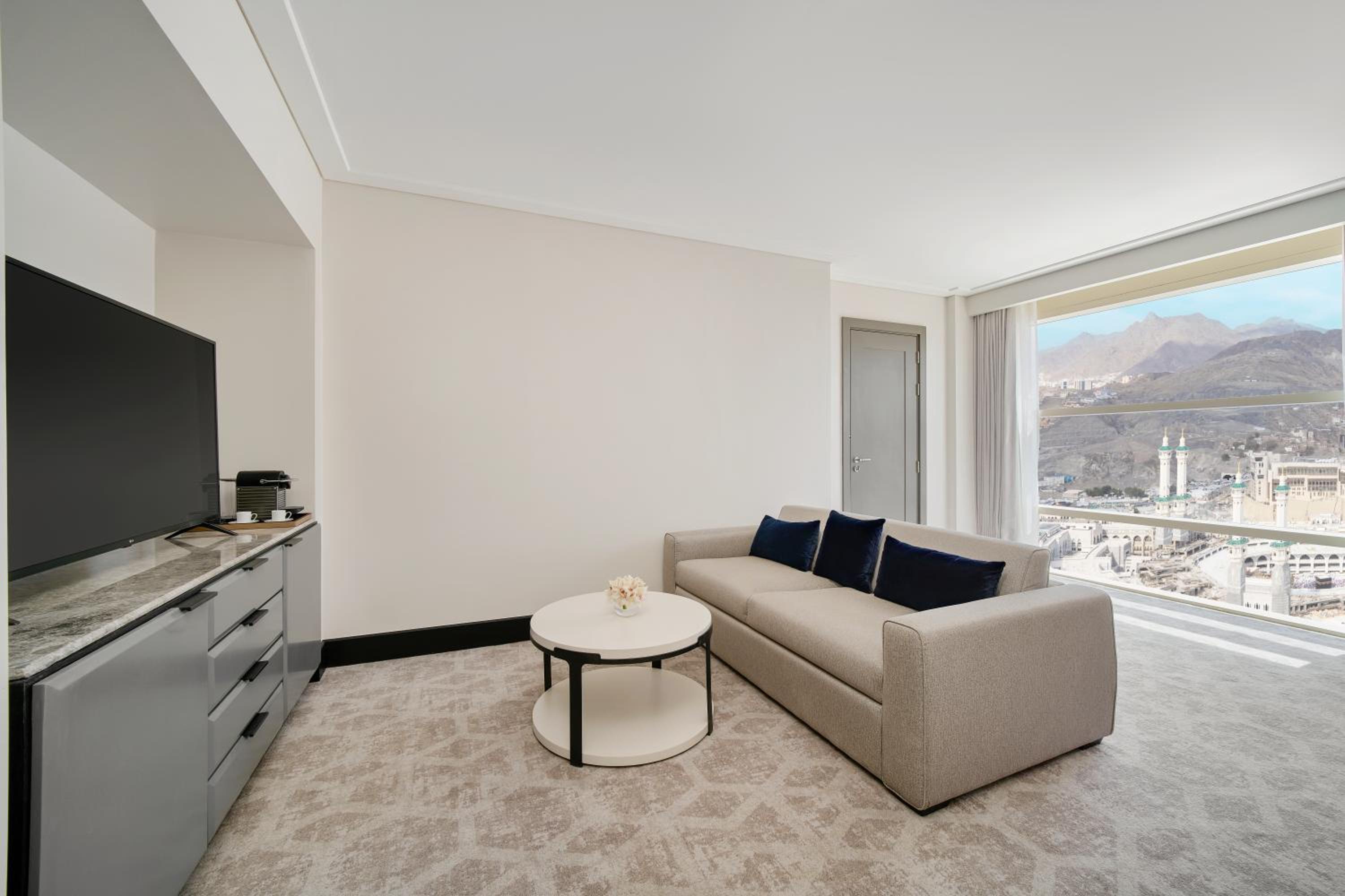 Panoramic Suite Kabaa View