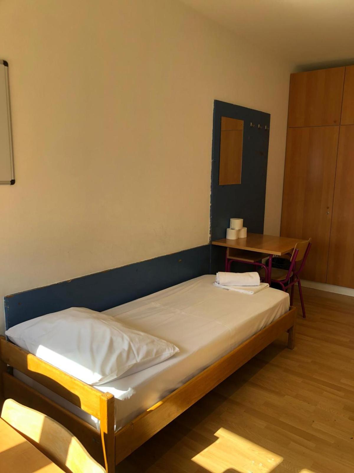 Budget Twin Room - Photo 12