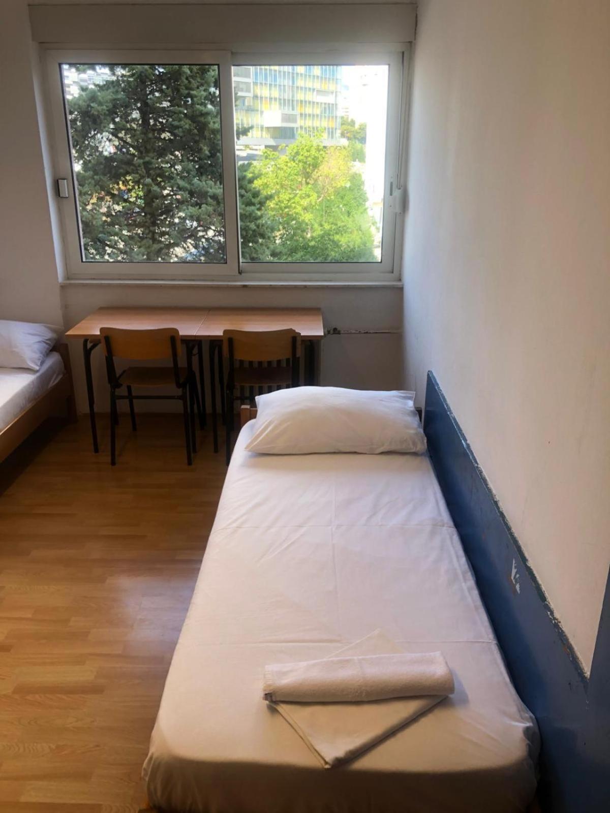Budget Twin Room - Photo 3