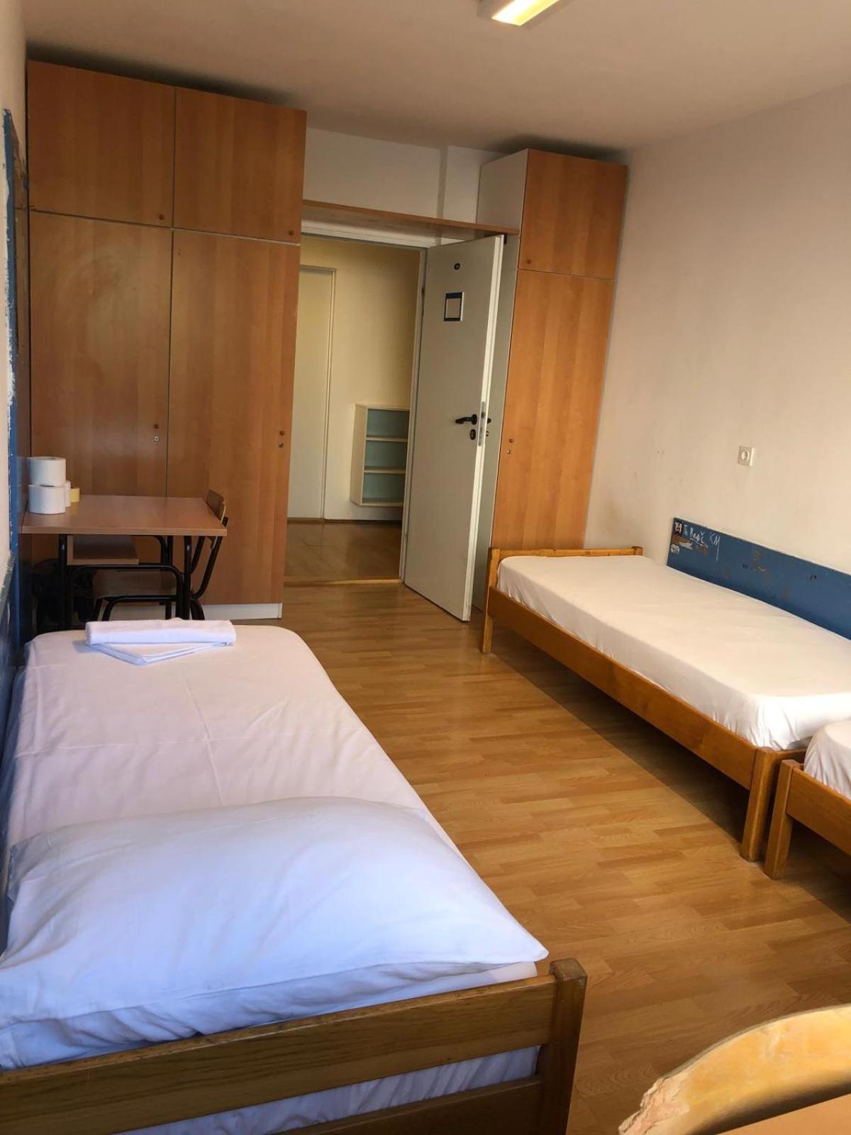 Budget Twin Room - Photo 2