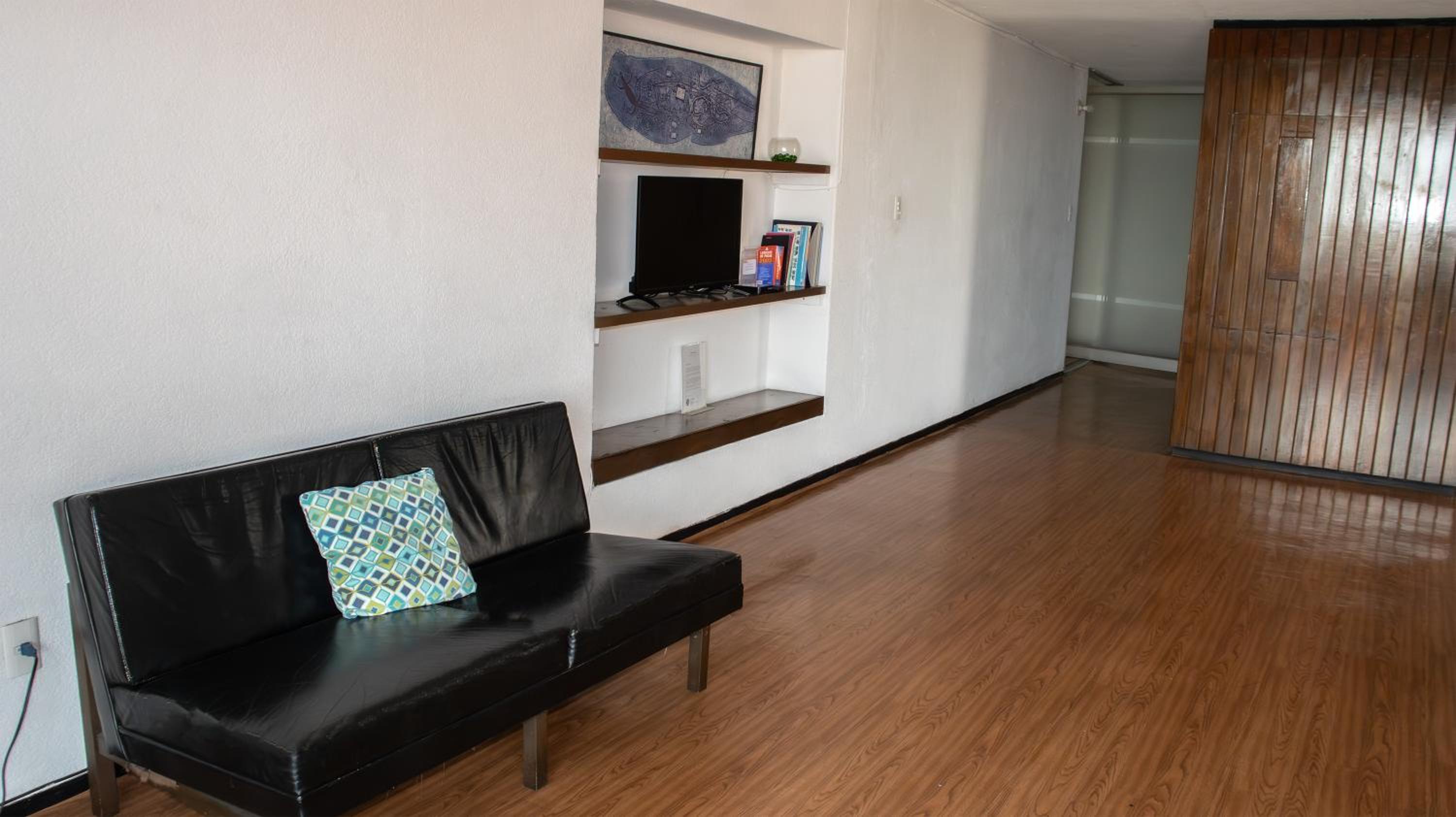 Twin Room with Balcony - Photo 10