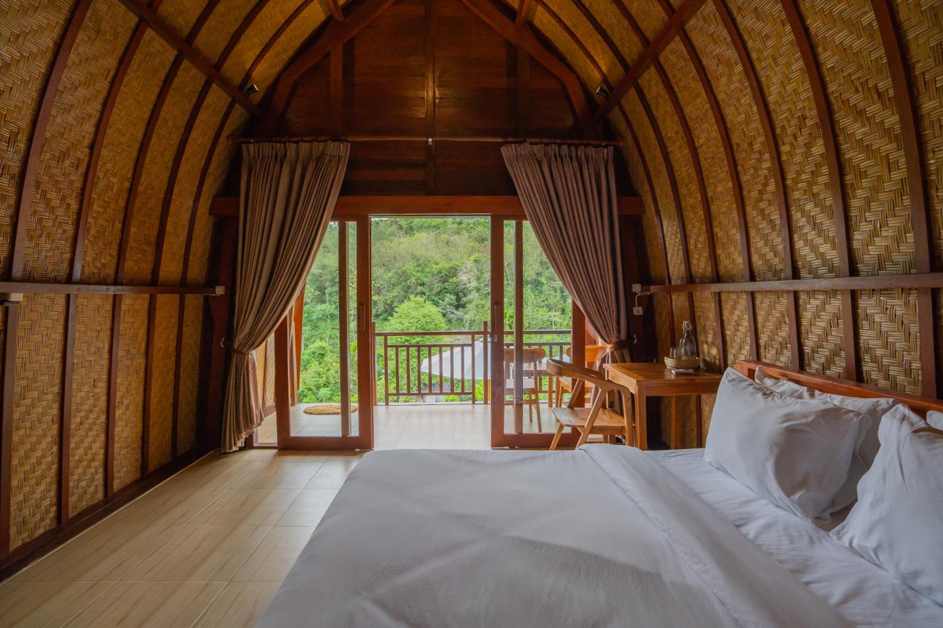 Deluxe King Room - Photo 2