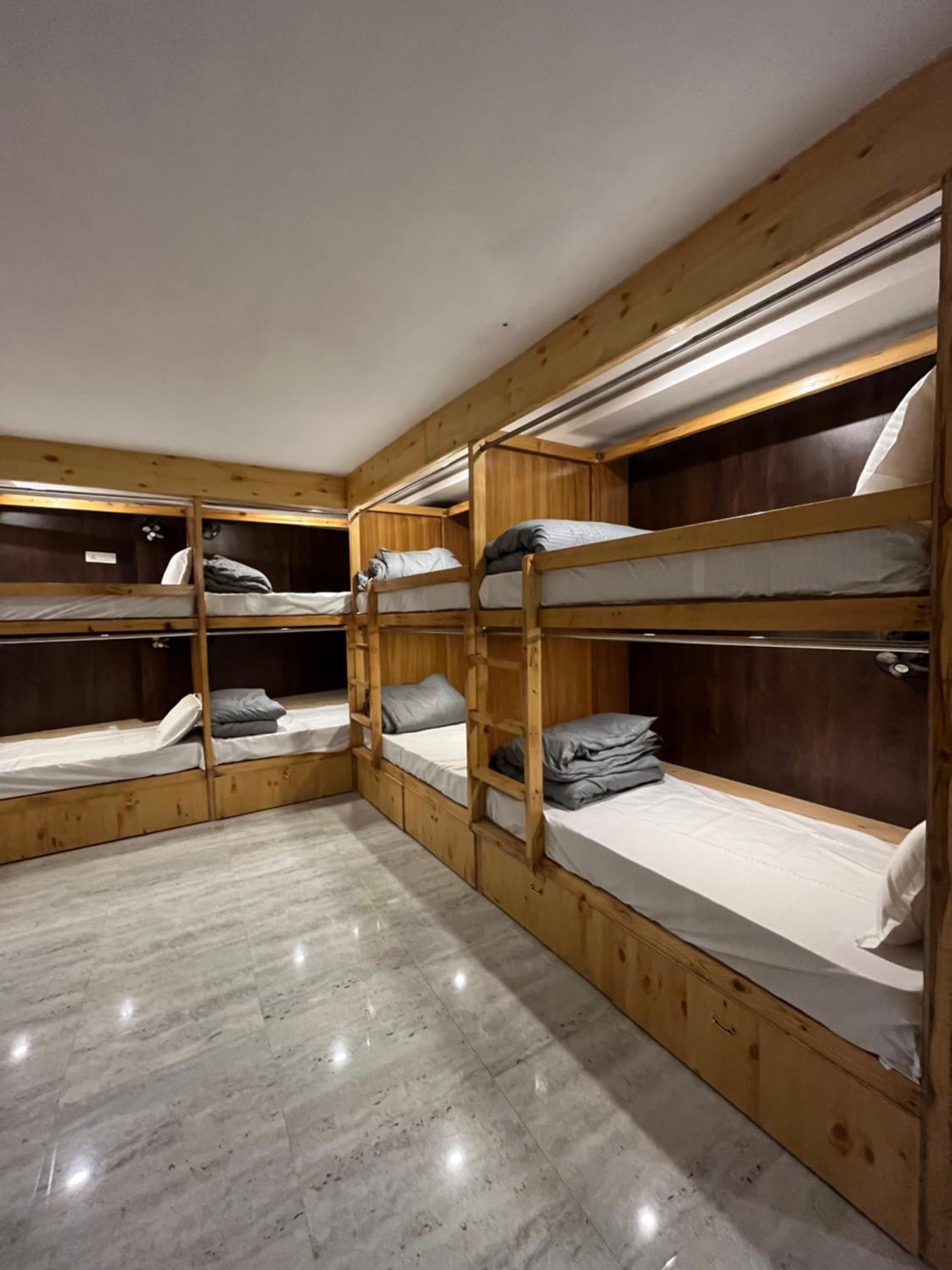 Bed in 8-Bed Mixed Dormitory Room photo 1