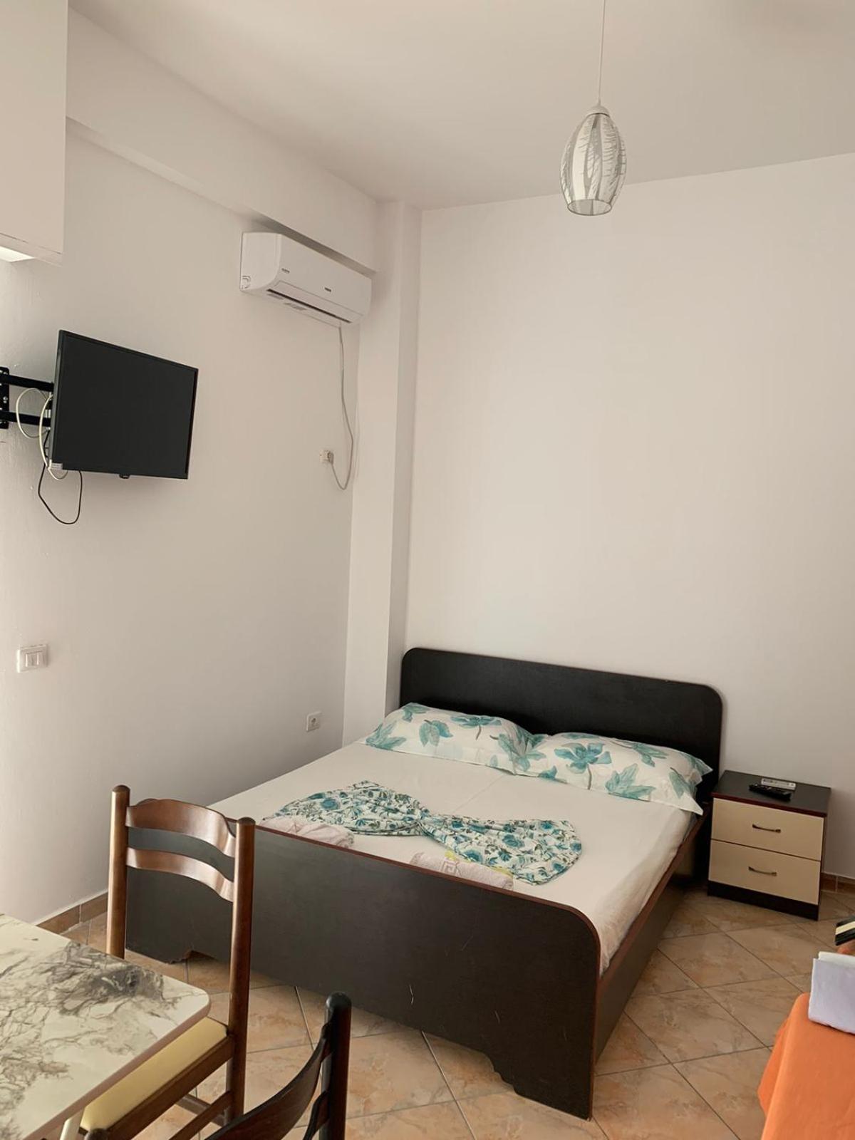 One-Bedroom House photo 1