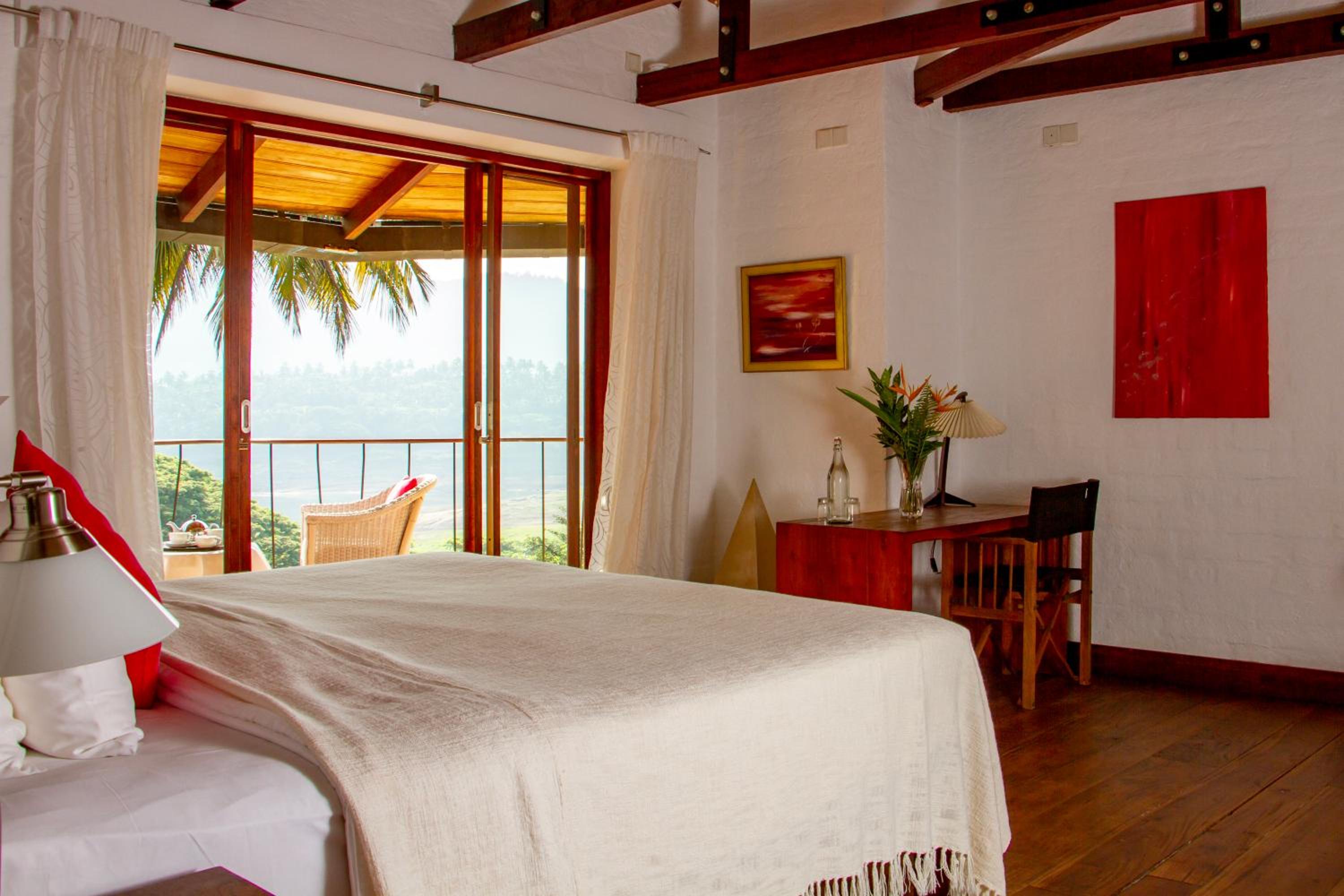 Deluxe Double Room with Balcony photo 2