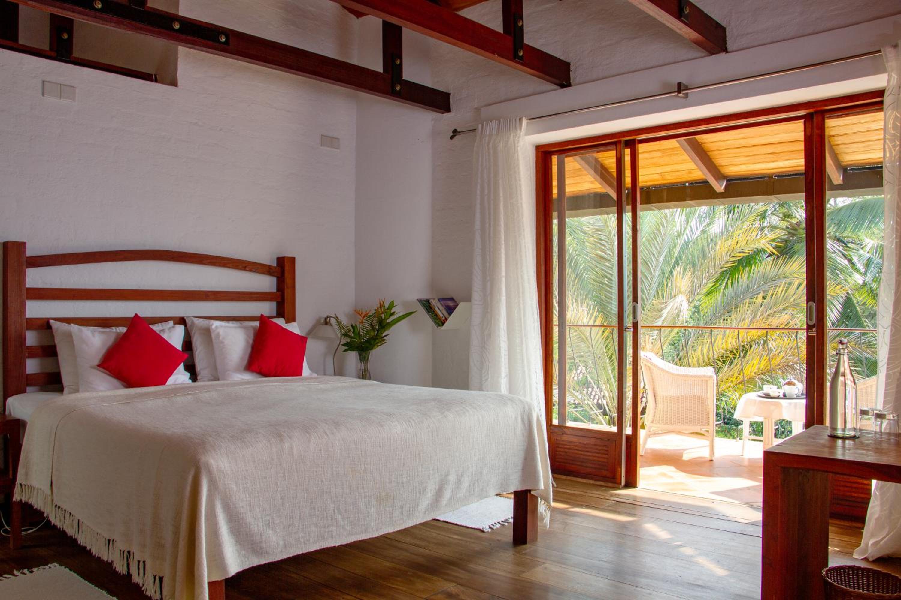 Deluxe Double Room with Balcony photo 3