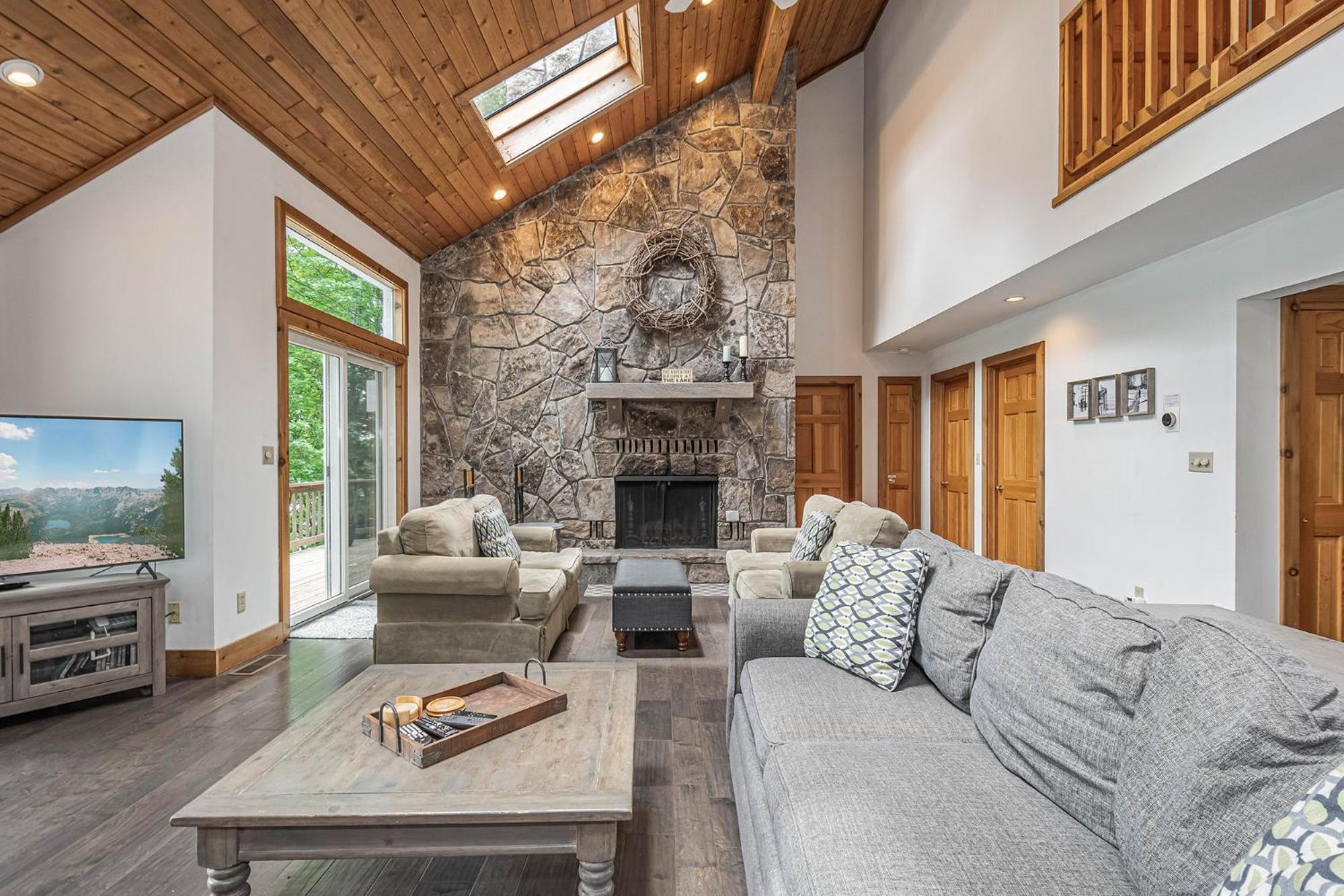 Five-Bedroom House photo 1