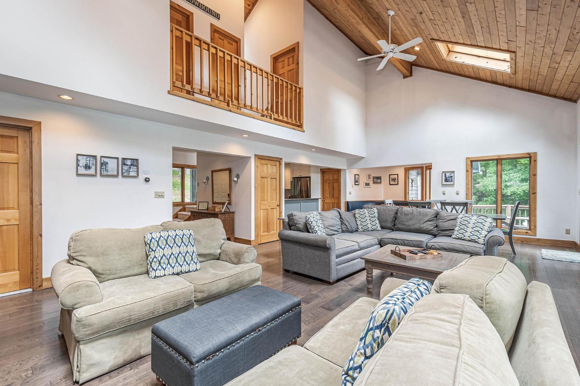 Five-Bedroom House photo 2