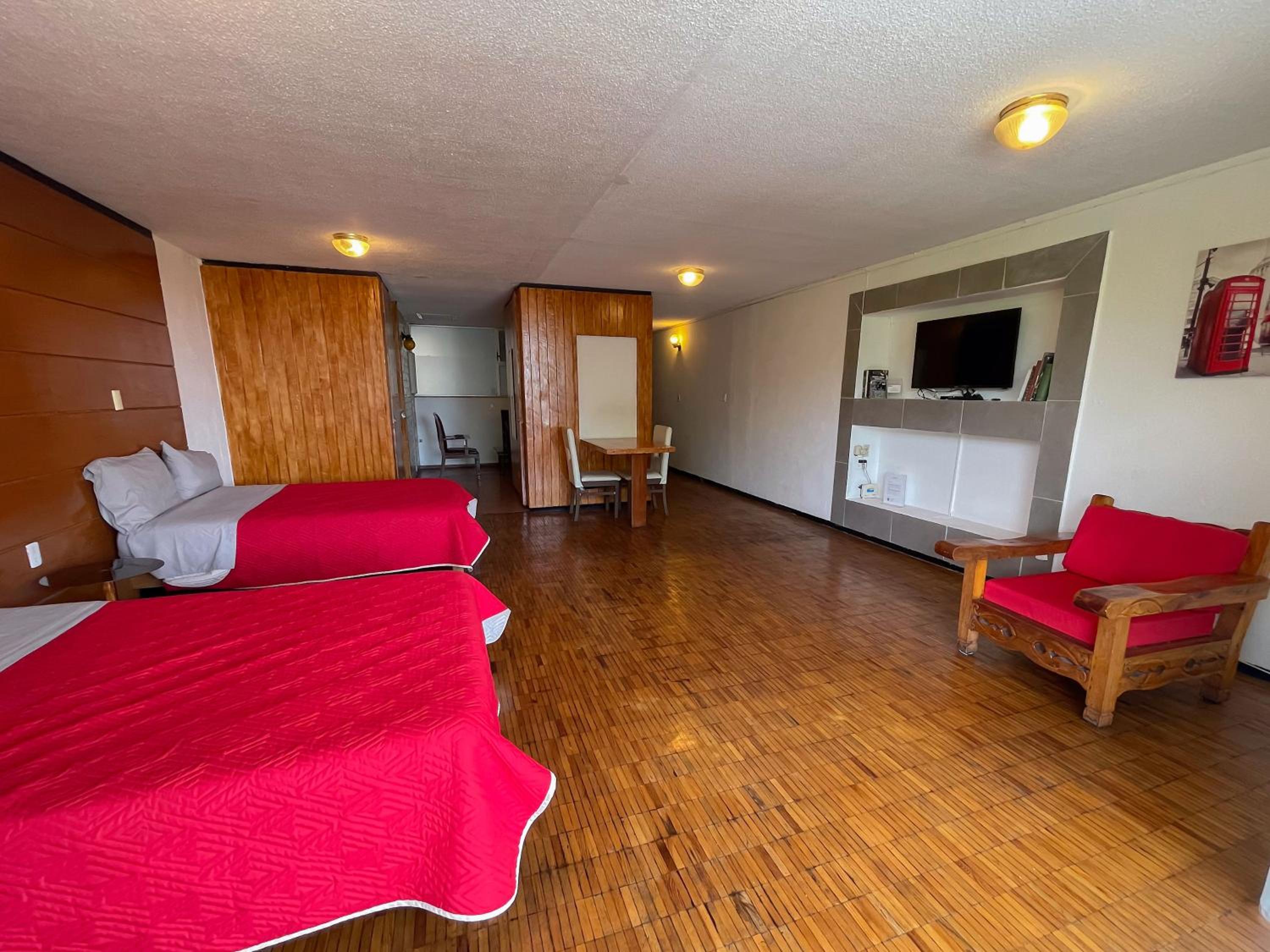 Apartment with Balcony - Photo 3