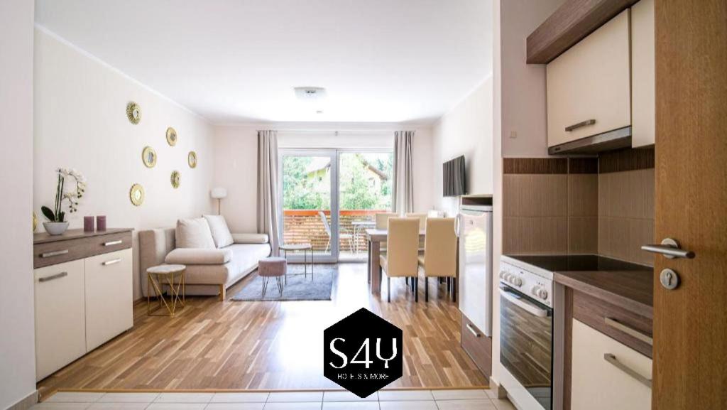 One-Bedroom Apartment photo 1