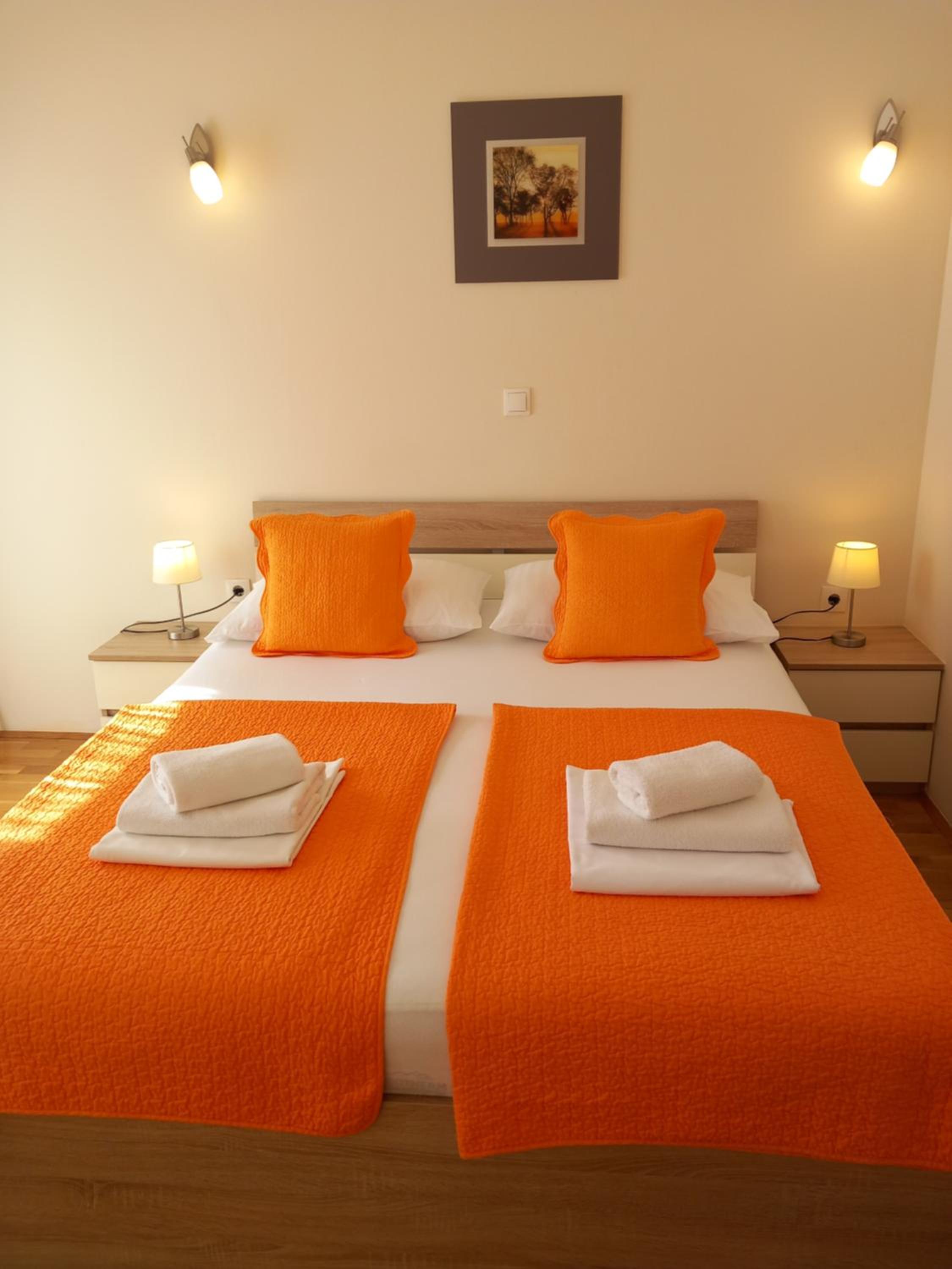 Deluxe Two-Bedroom Apartment - Photo 4