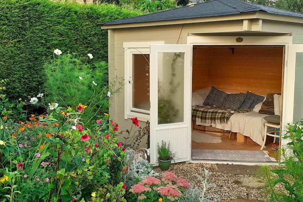 One-Bedroom House photo 1