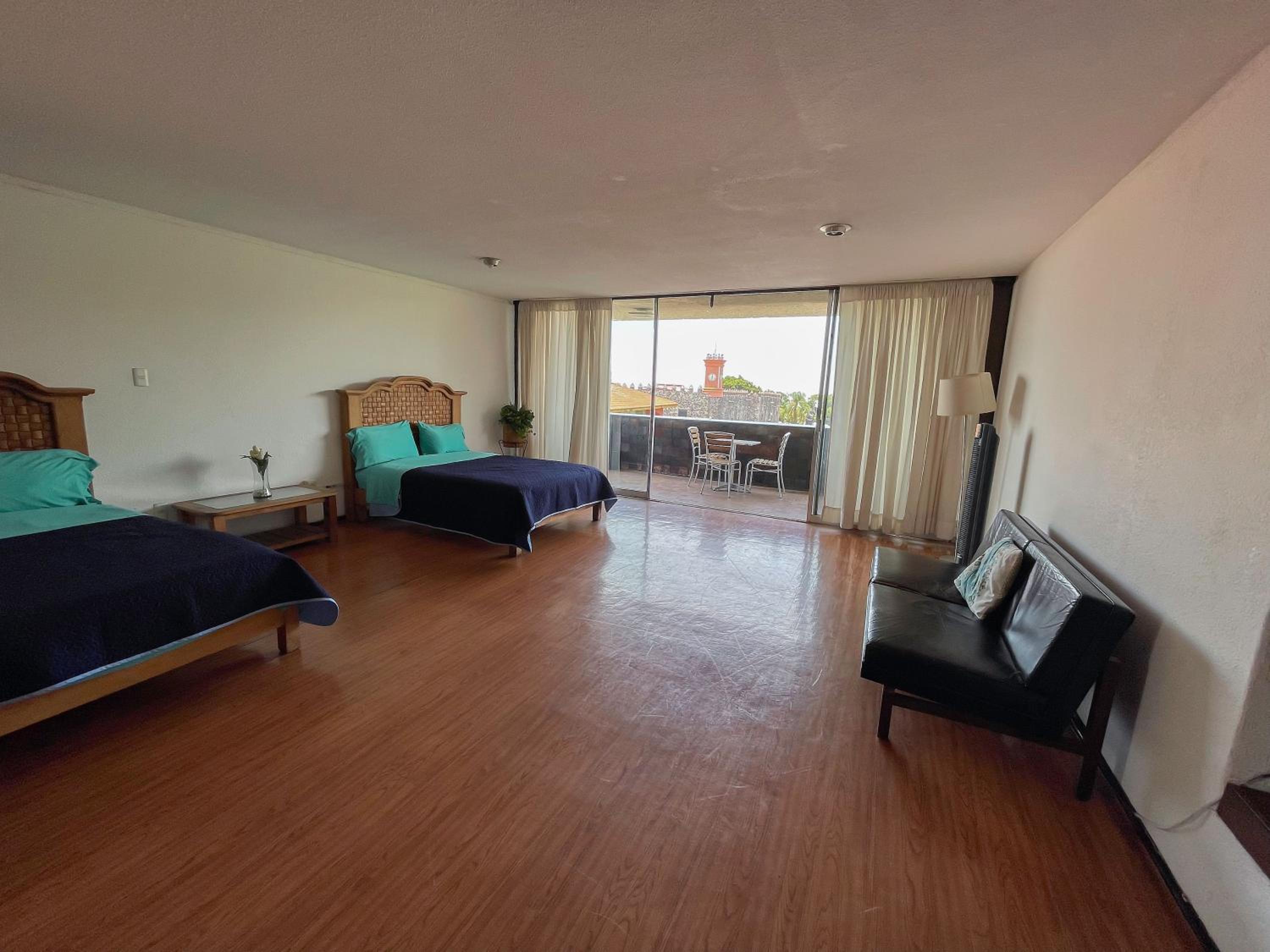 Twin Room with Balcony - Photo 5