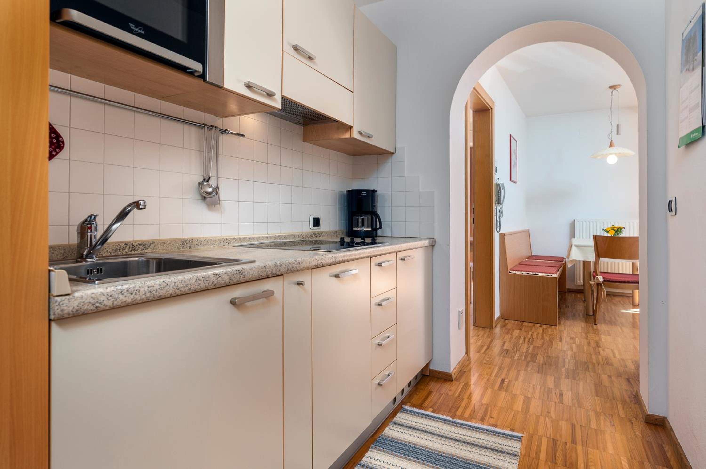 Apartment with Balcony photo 3