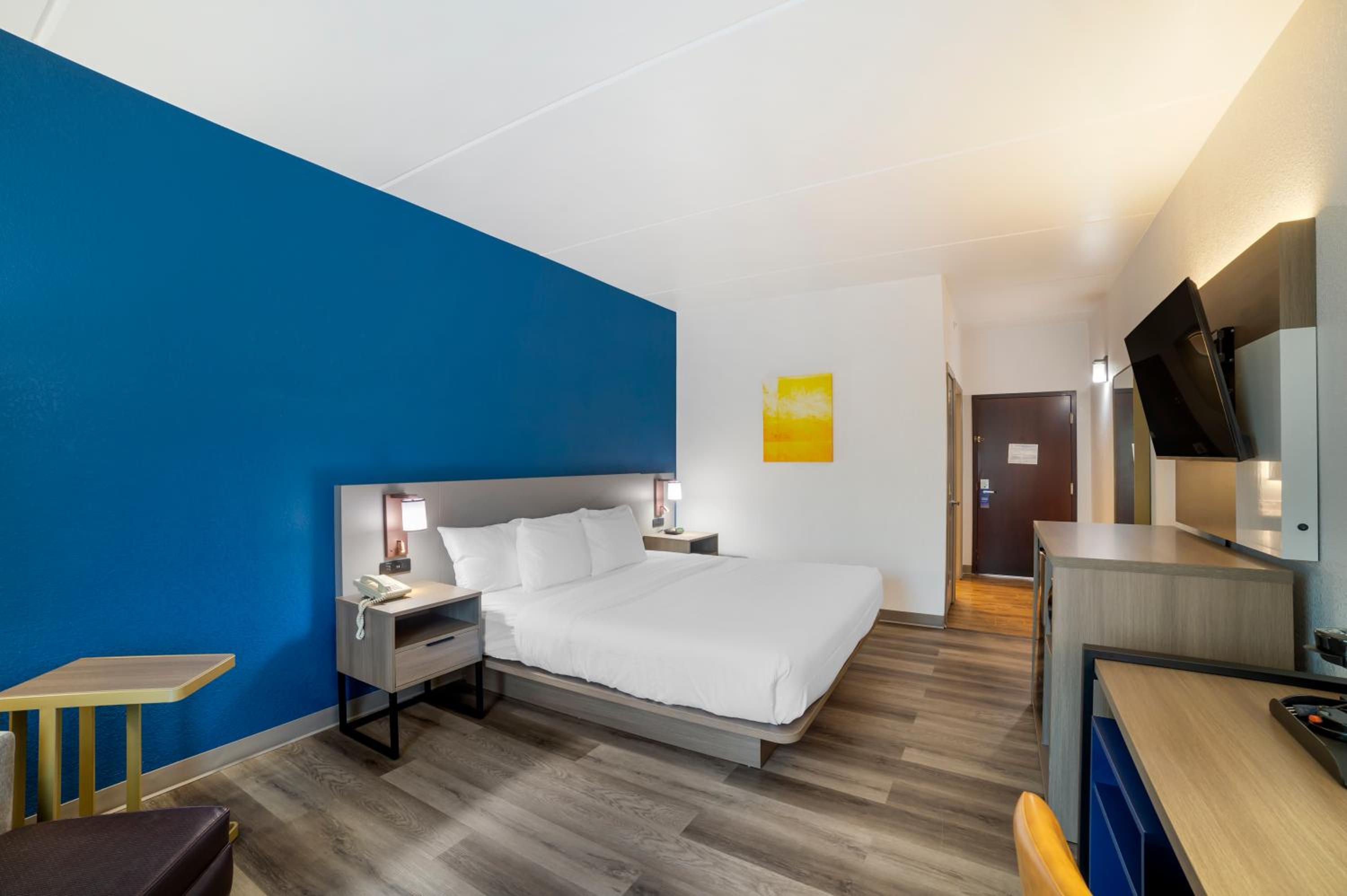 King Room - Non-Smoking - Photo 1