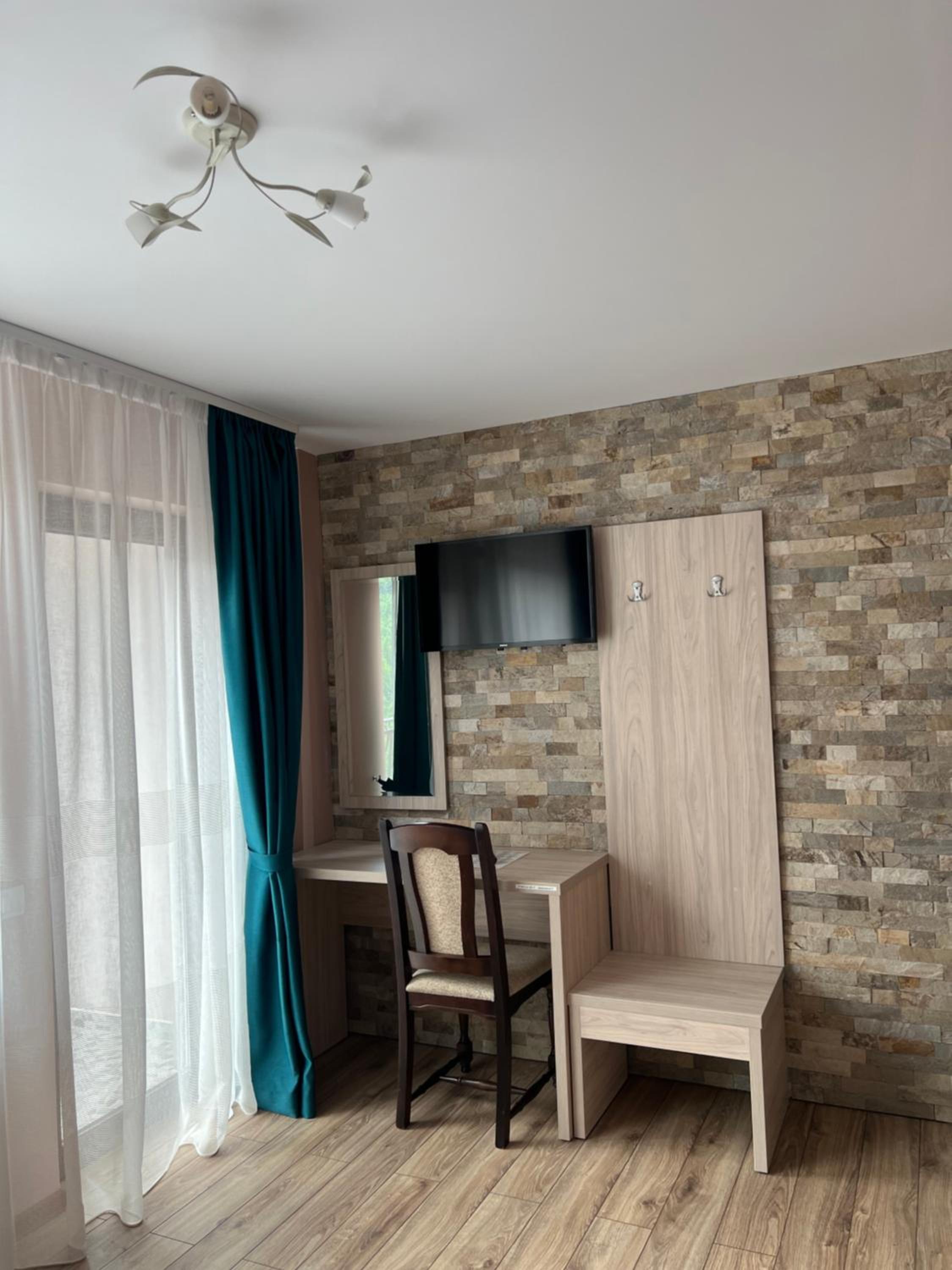 Six-Bedroom House photo 1