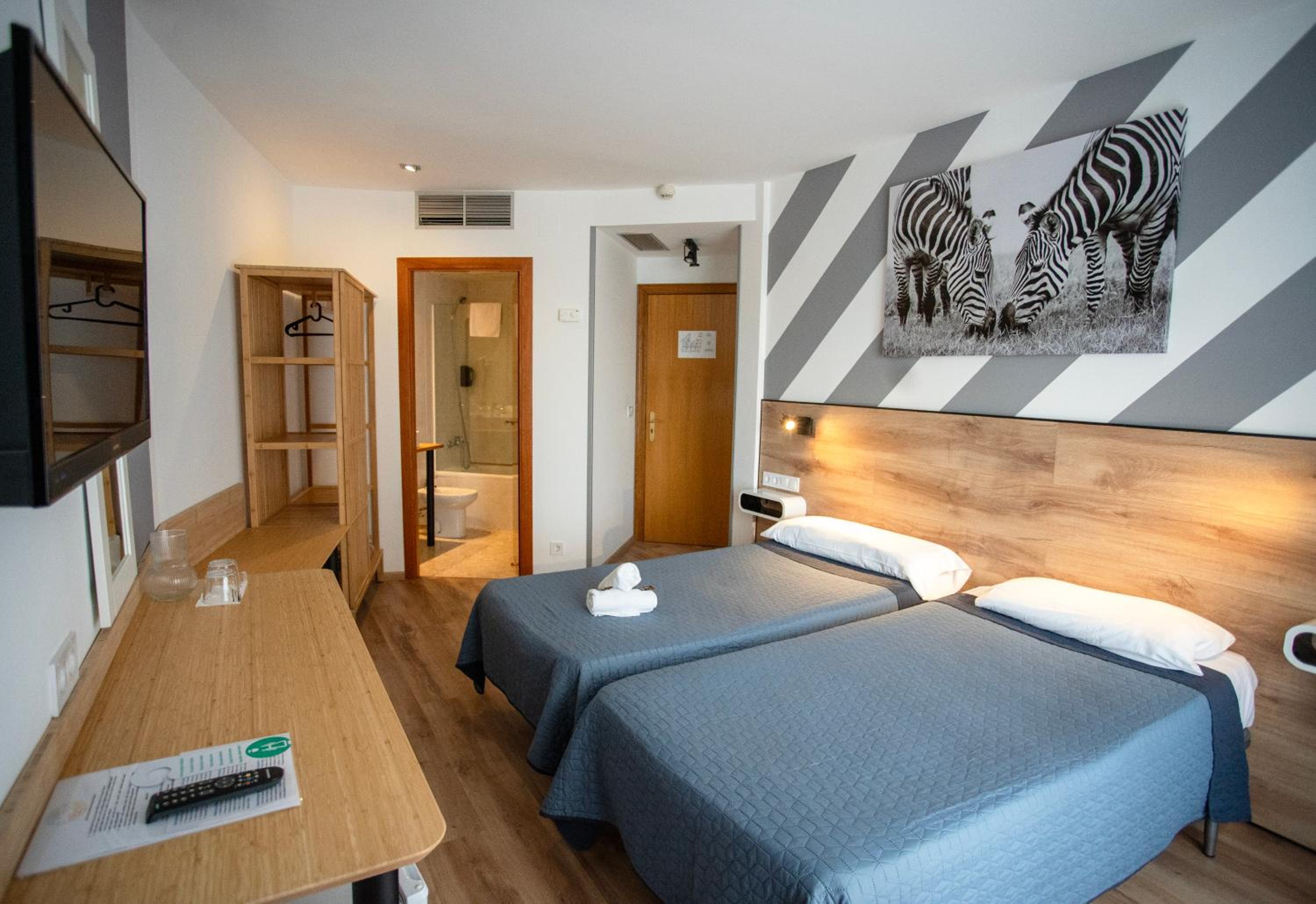 Twin Room - Photo 7