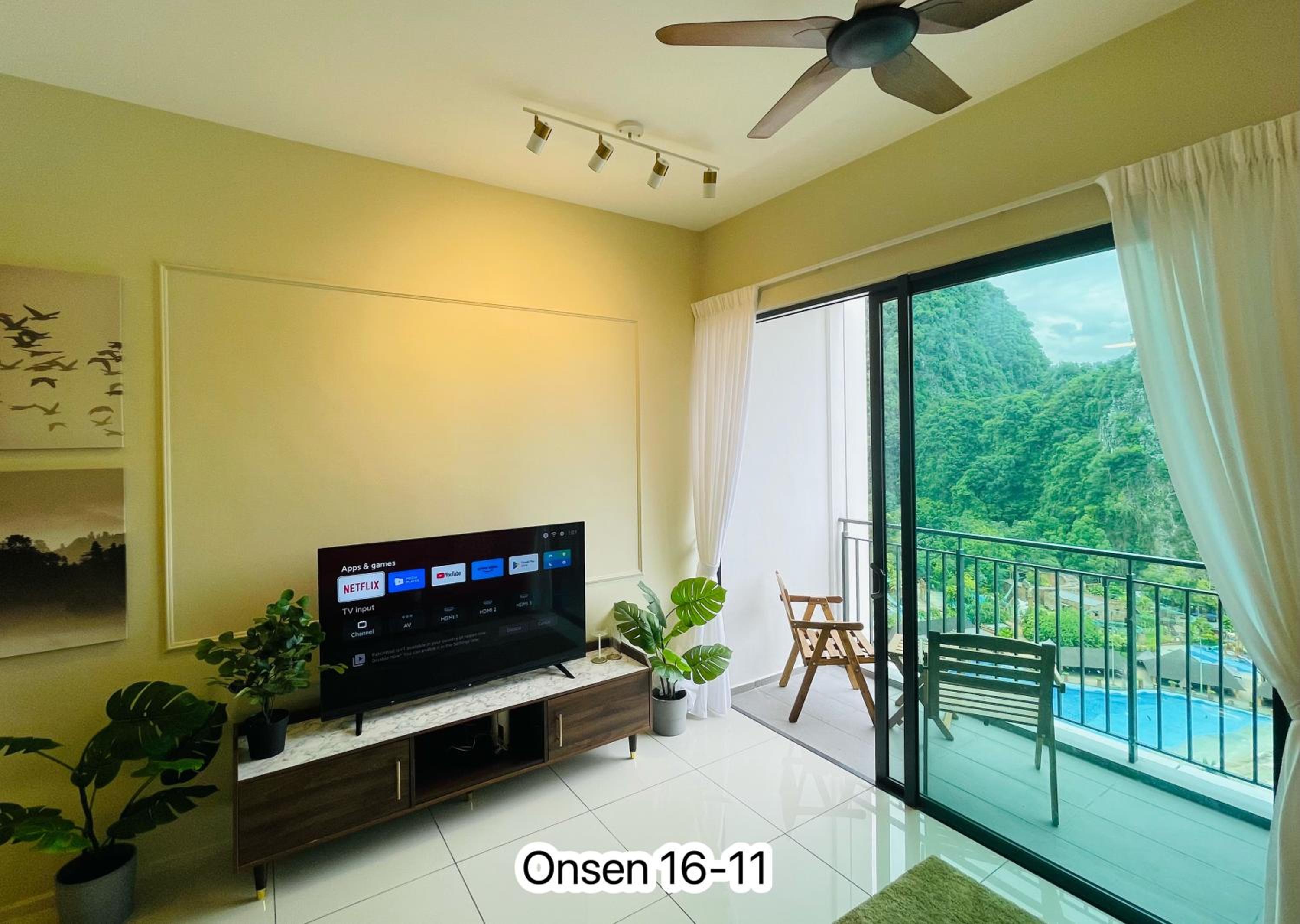 Apartment with Balcony - Photo 7